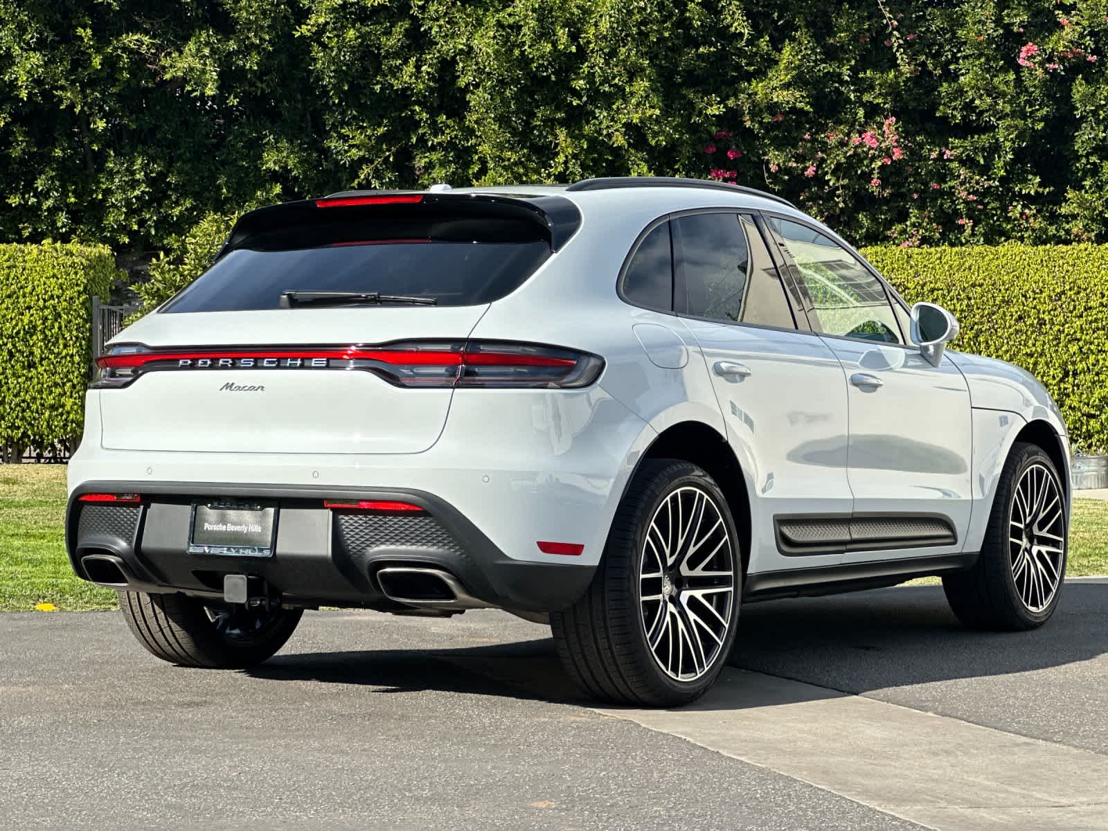 Thumbnail: 2026 Porsche Macan - 8
