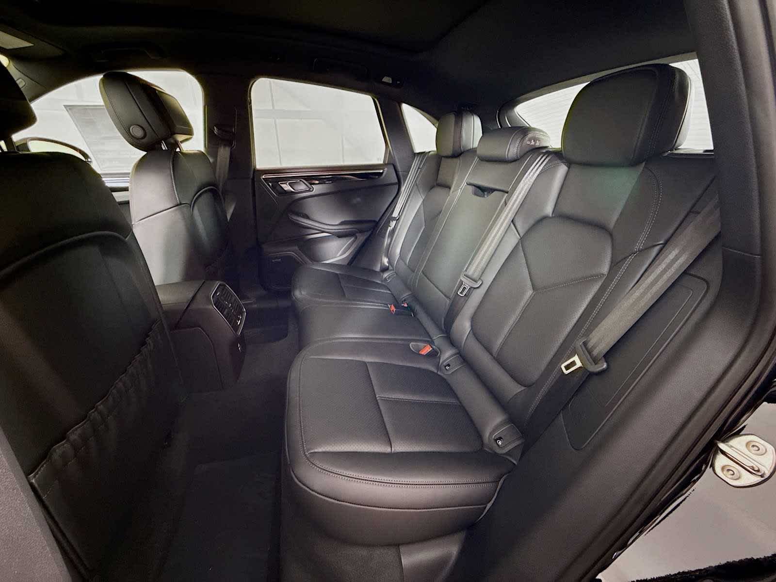 Thumbnail: 2026 Porsche Macan - 17