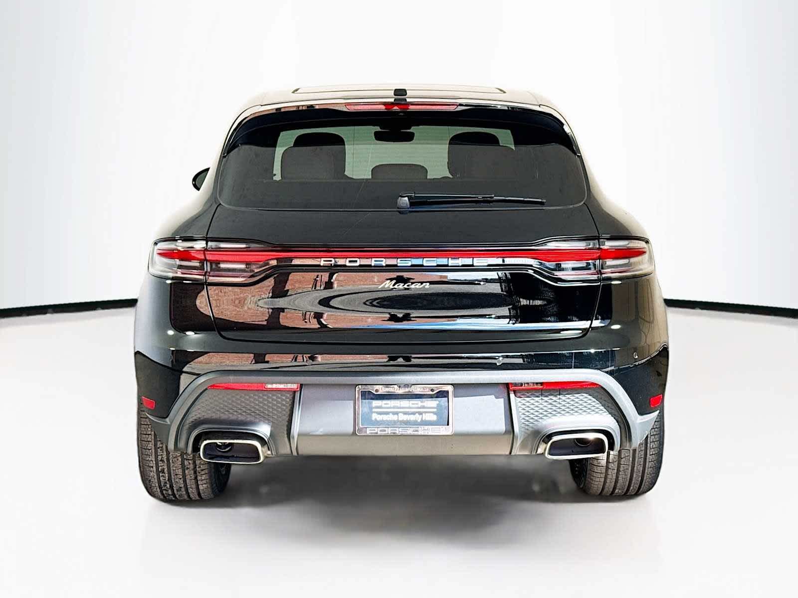 Thumbnail: 2026 Porsche Macan - 10