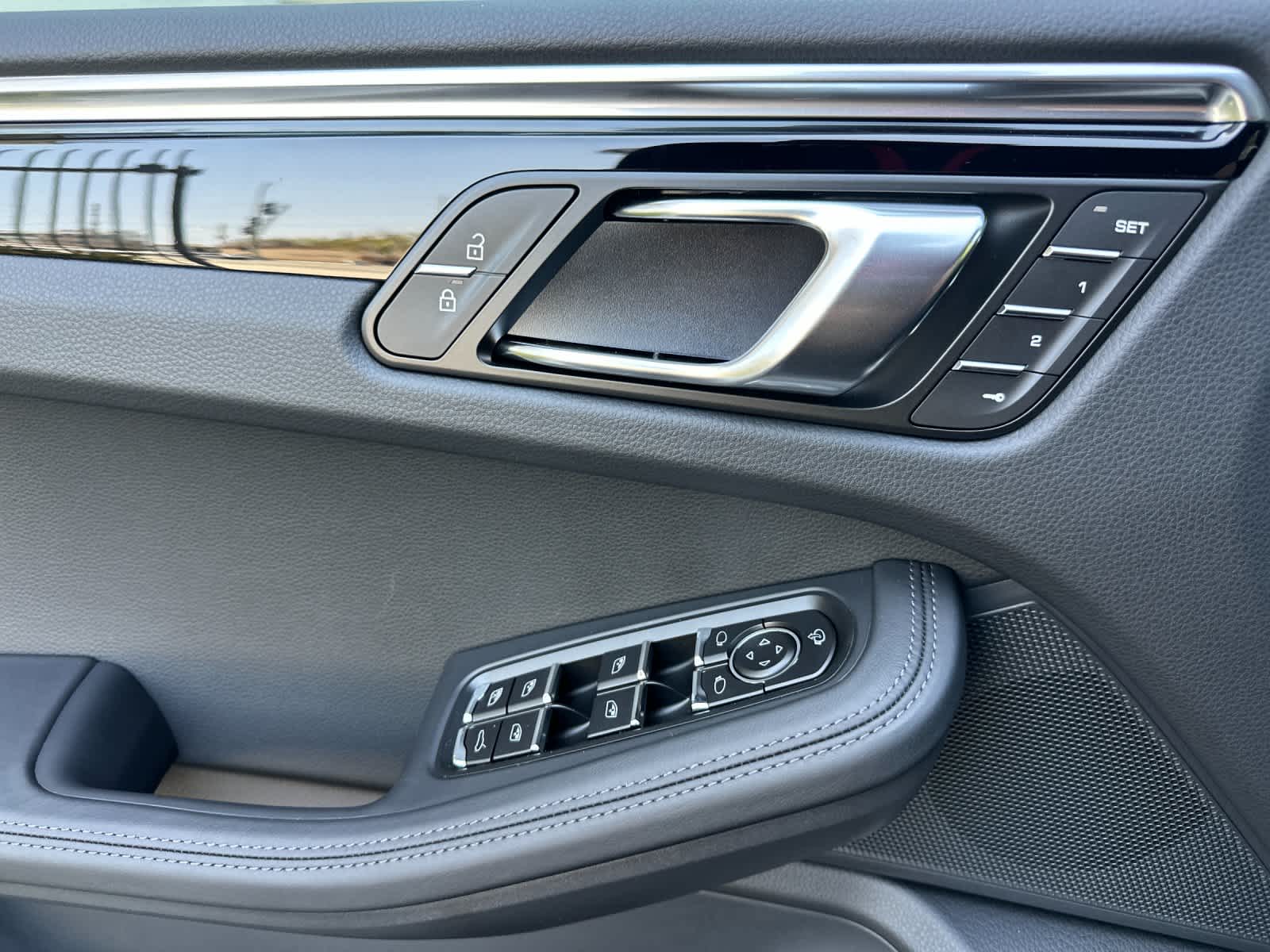 Thumbnail: 2026 Porsche Macan - 12