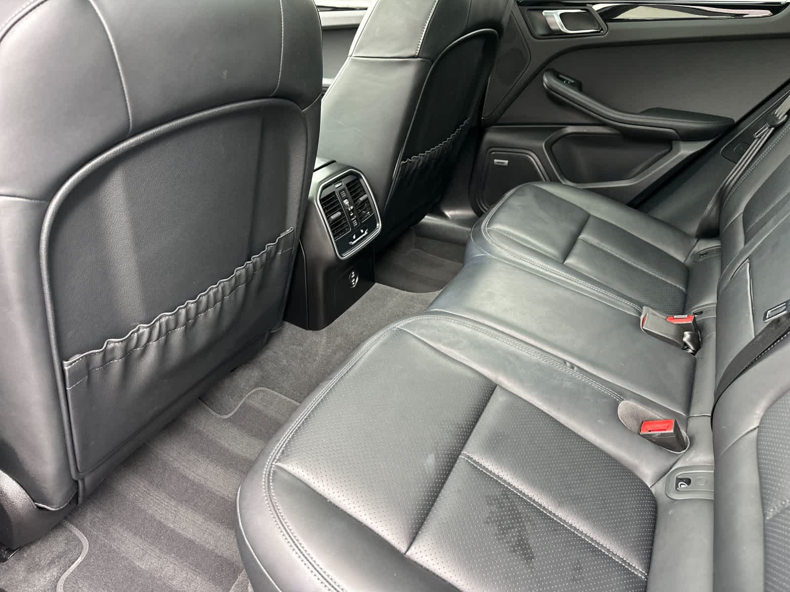 Thumbnail: 2025 Porsche Macan - 13