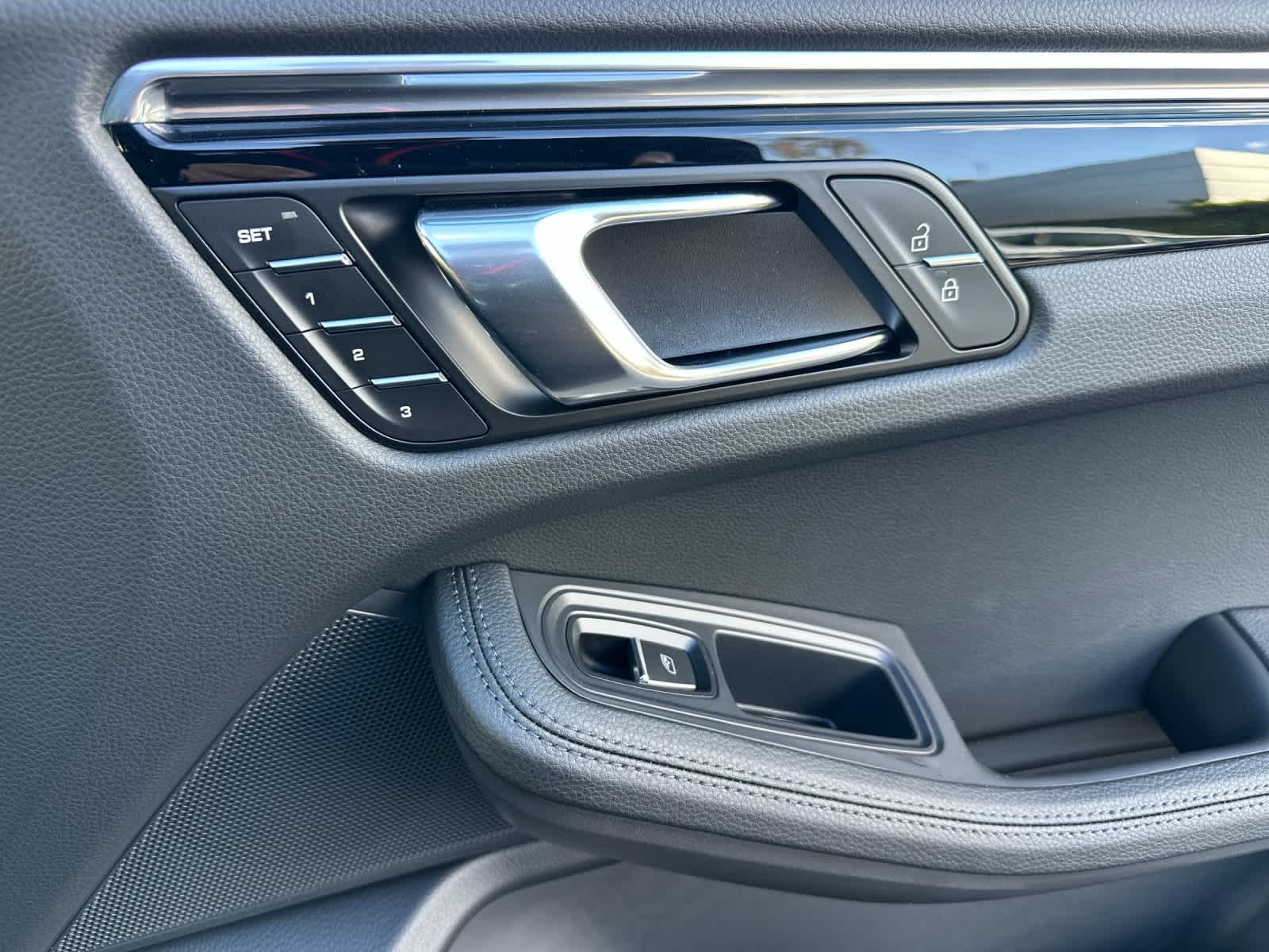 Thumbnail: 2026 Porsche Macan - 19