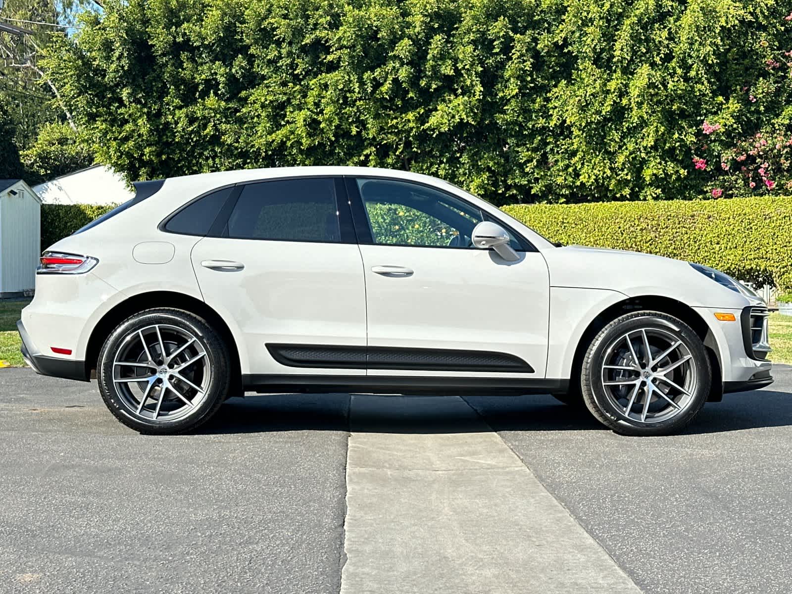Thumbnail: 2025 Porsche Macan - 9