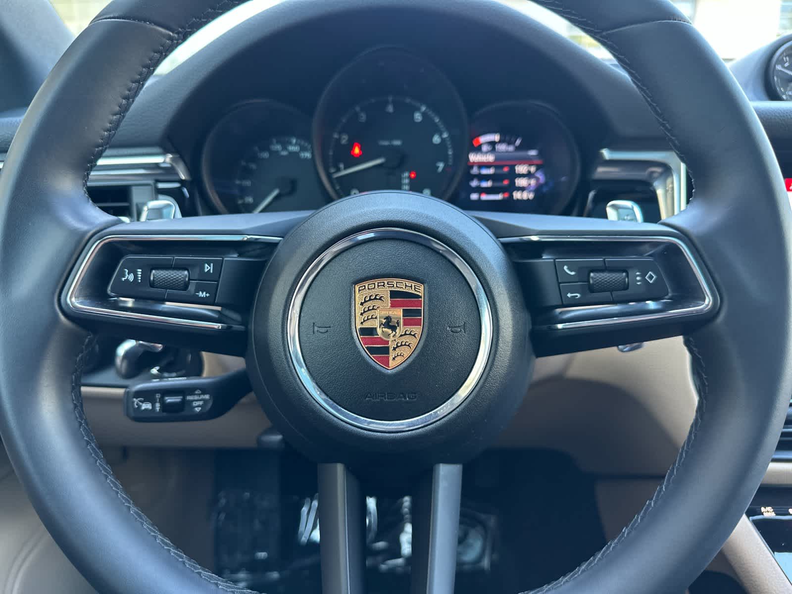 Thumbnail: 2025 Porsche Macan - 25