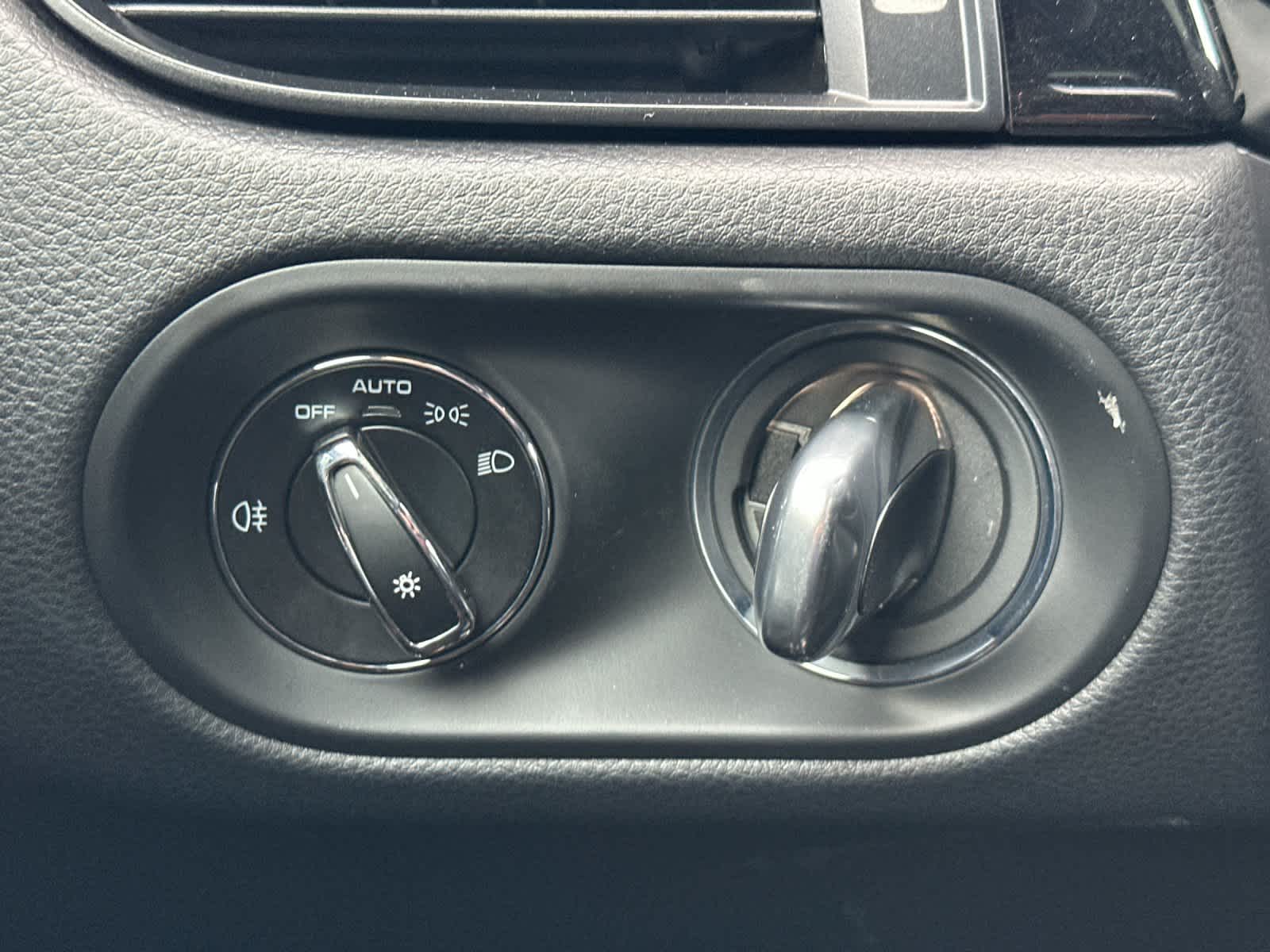 Thumbnail: 2025 Porsche Macan - 29