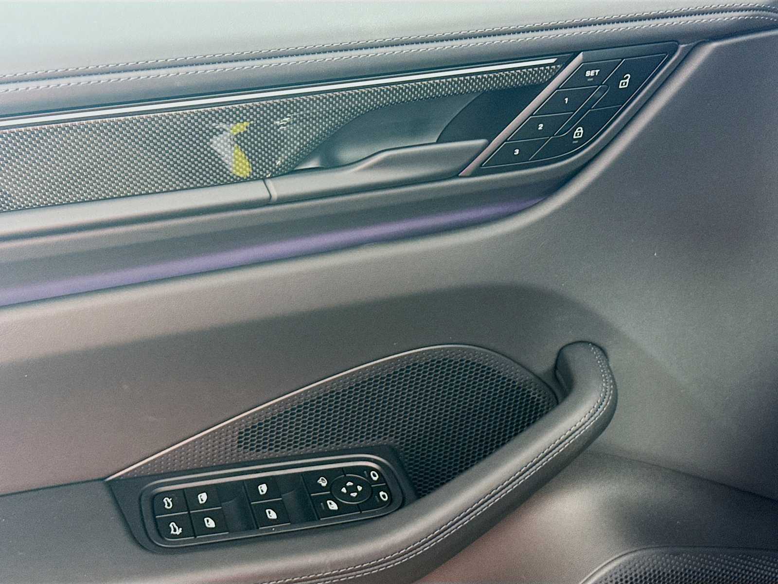 Thumbnail: 2025 Porsche Macan - 12