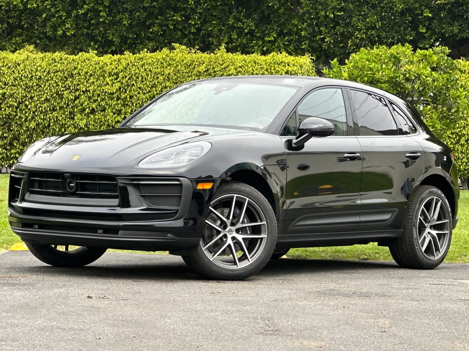 Thumbnail: 2026 Porsche Macan - 1