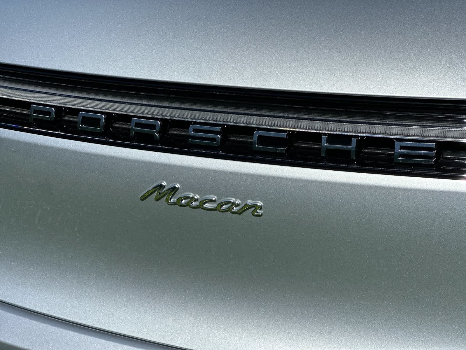 Thumbnail: 2026 Porsche Macan - 32