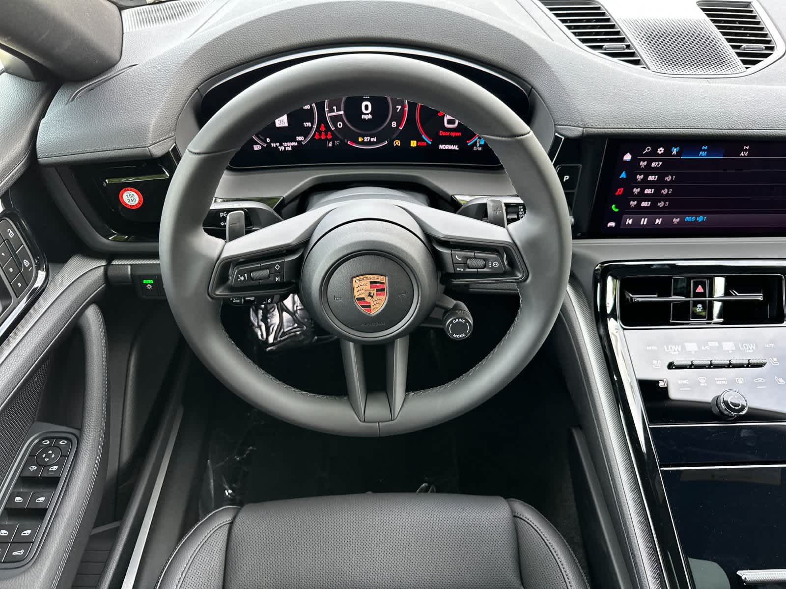 Thumbnail: 2026 Porsche Panamera - 15