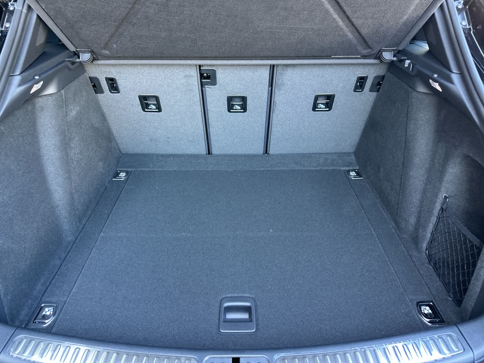 Thumbnail: 2026 Porsche Macan - 16