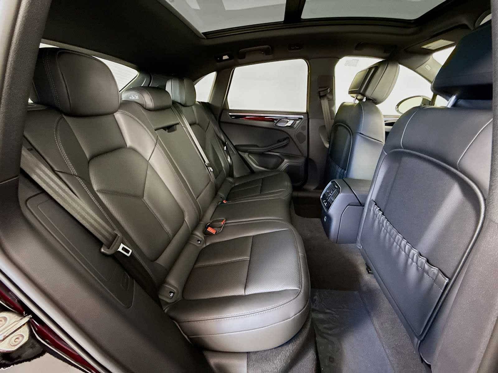 Thumbnail: 2026 Porsche Macan - 22