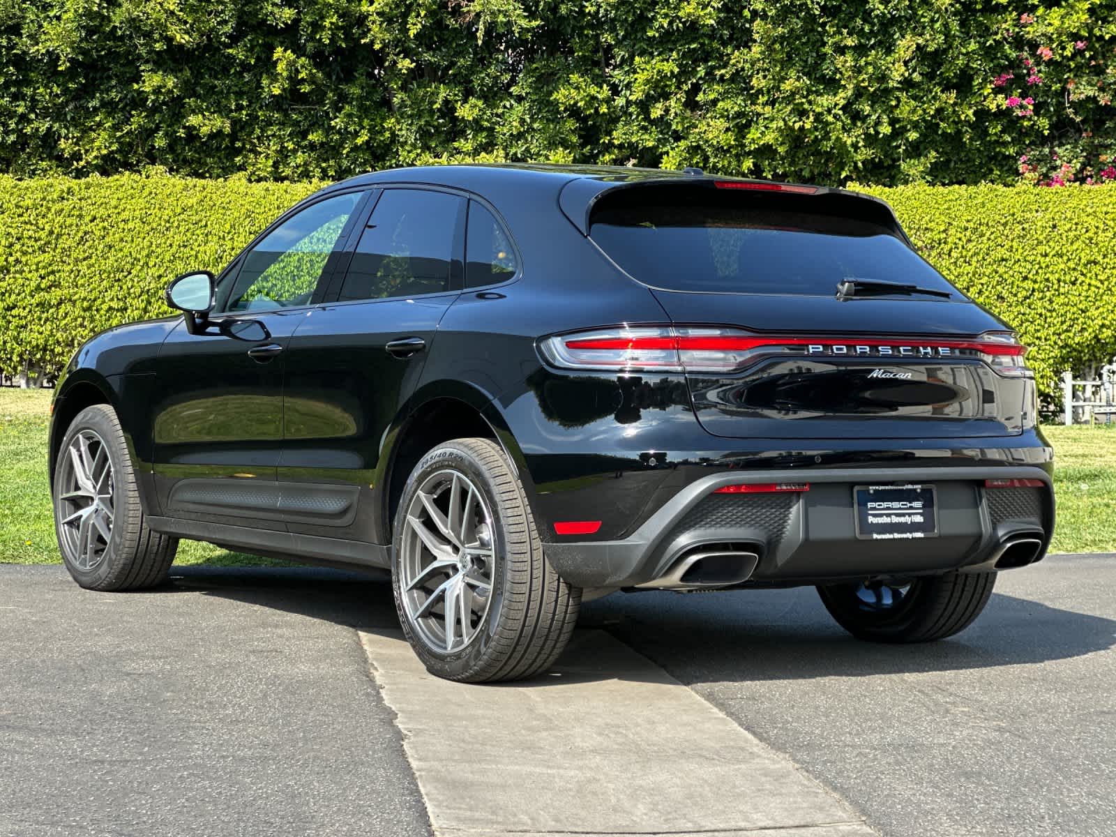 Thumbnail: 2026 Porsche Macan - 3