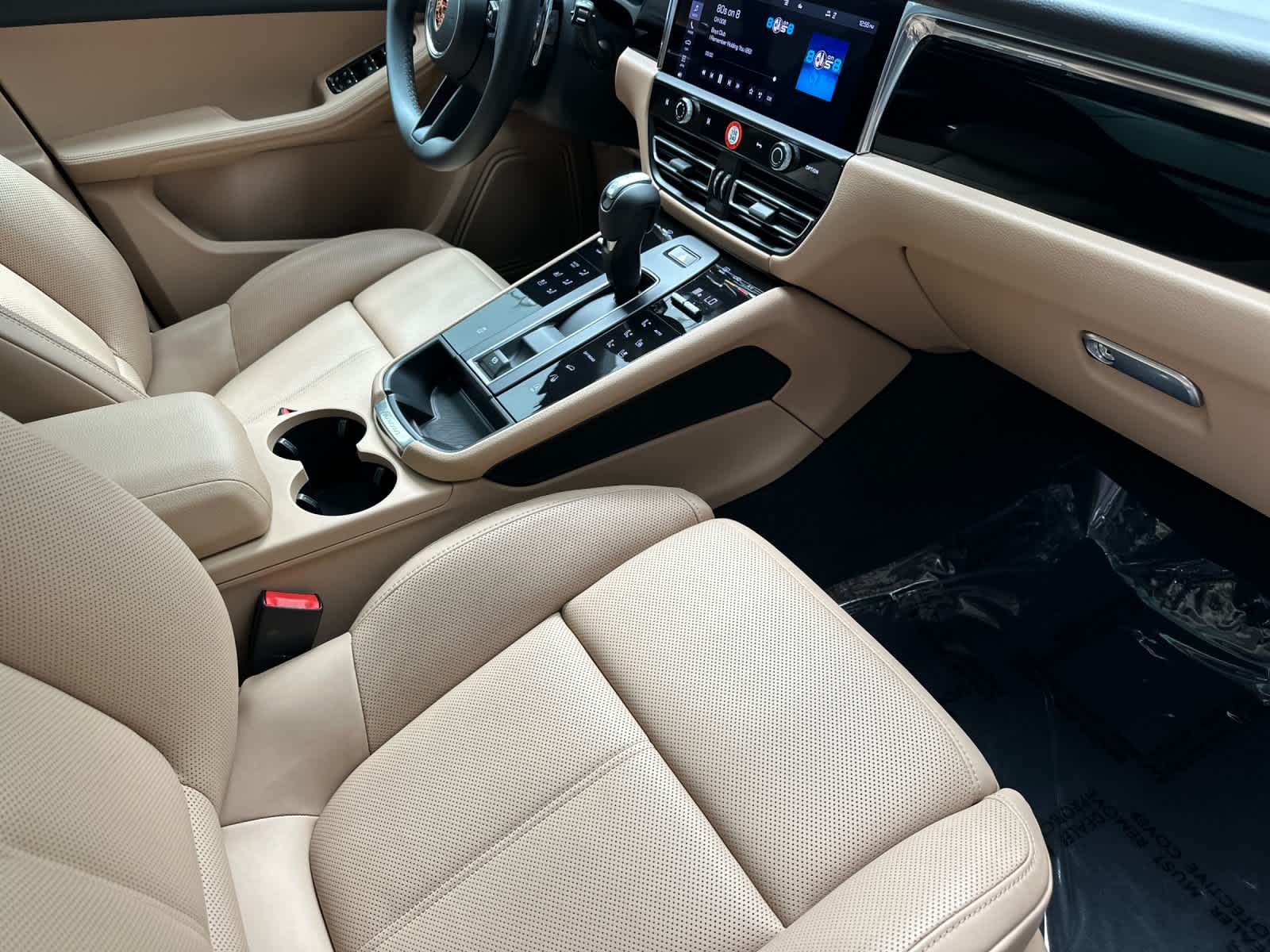 Thumbnail: 2025 Porsche Macan - 17