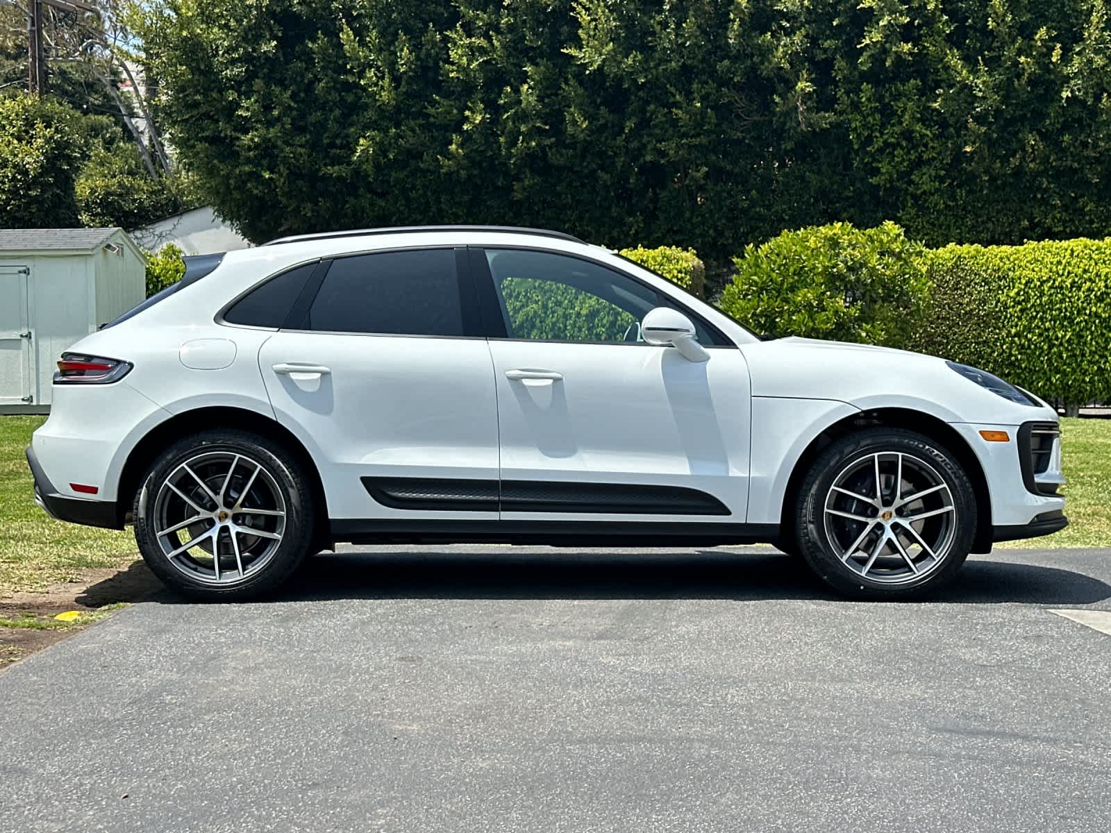 Thumbnail: 2026 Porsche Macan - 9