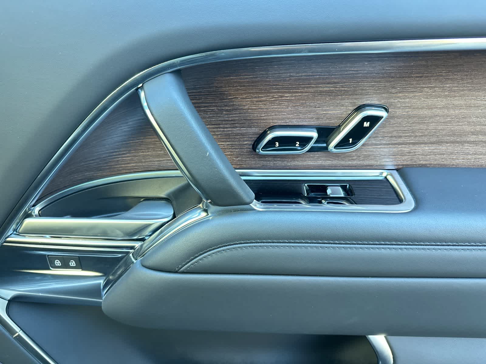 Thumbnail: 2023 Land Rover Range Rover - 19