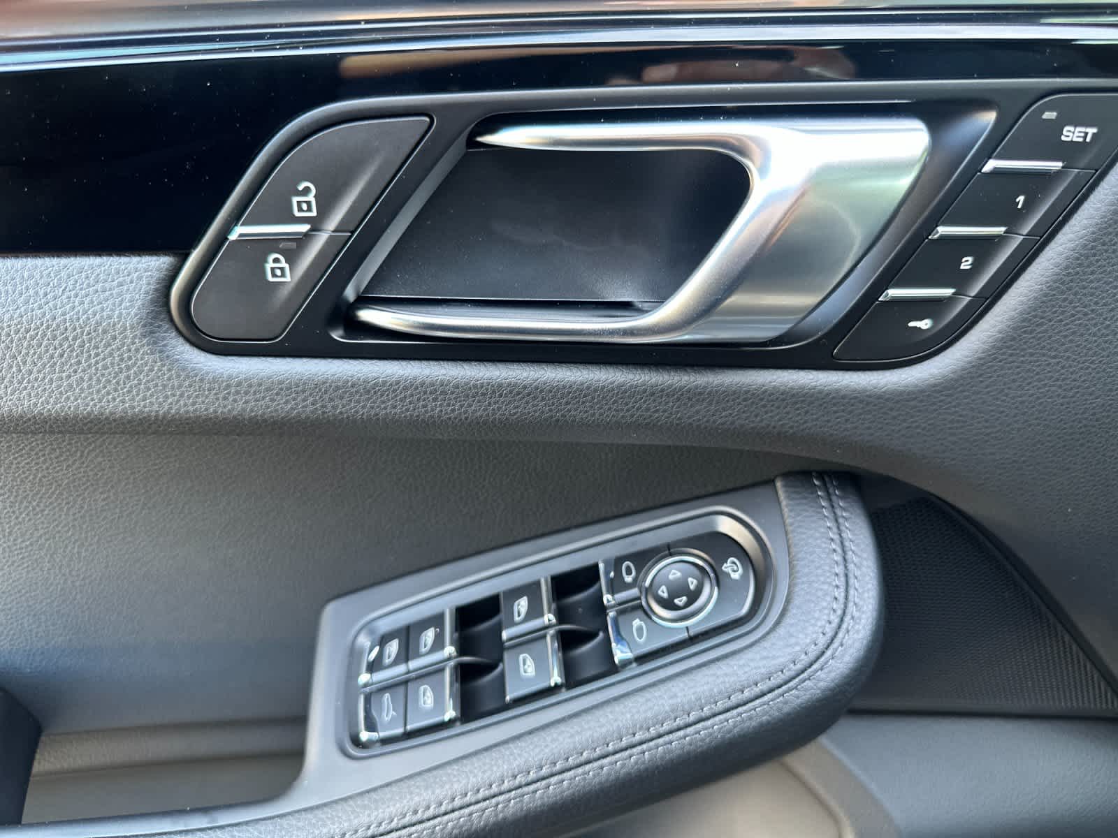 Thumbnail: 2026 Porsche Macan - 12