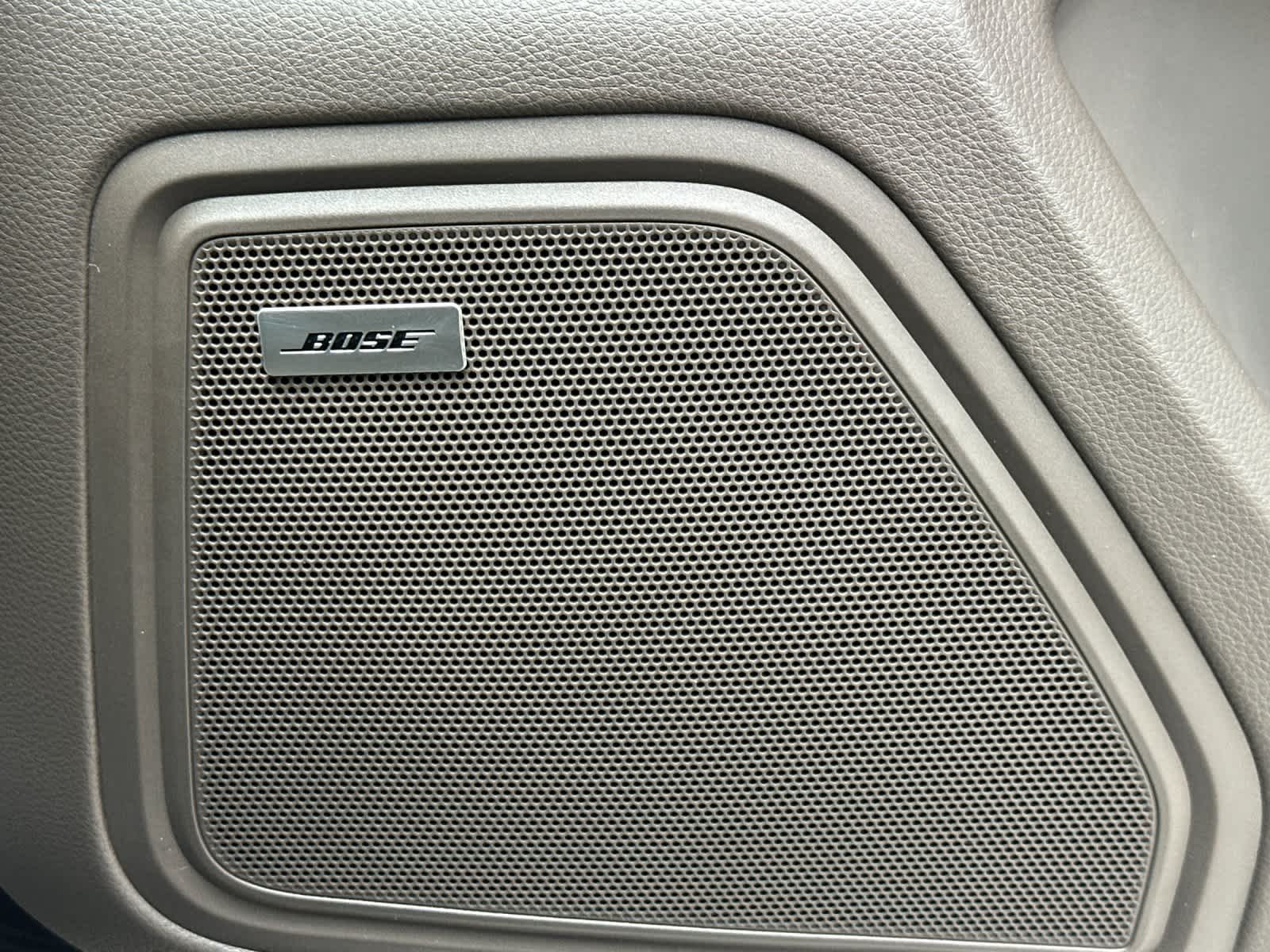 Thumbnail: 2026 Porsche Macan - 20