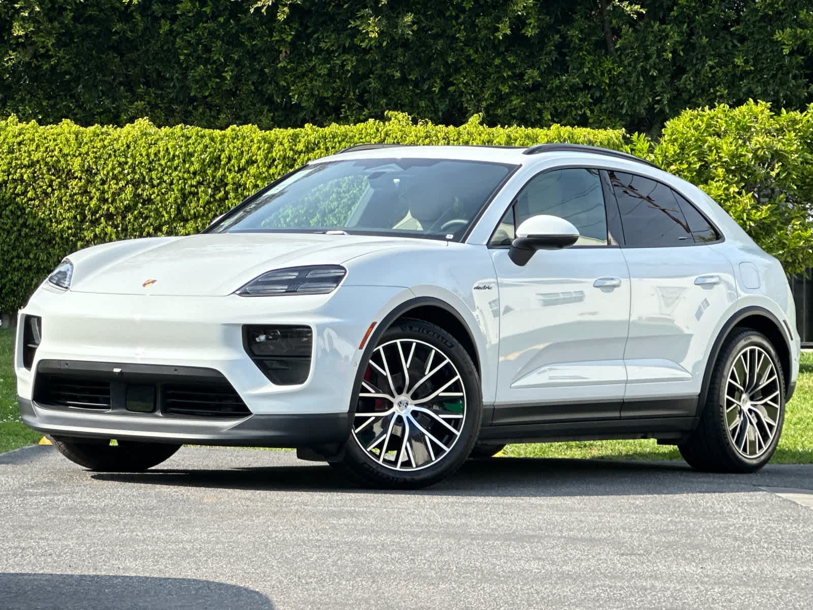 Thumbnail: 2025 Porsche Macan - 1