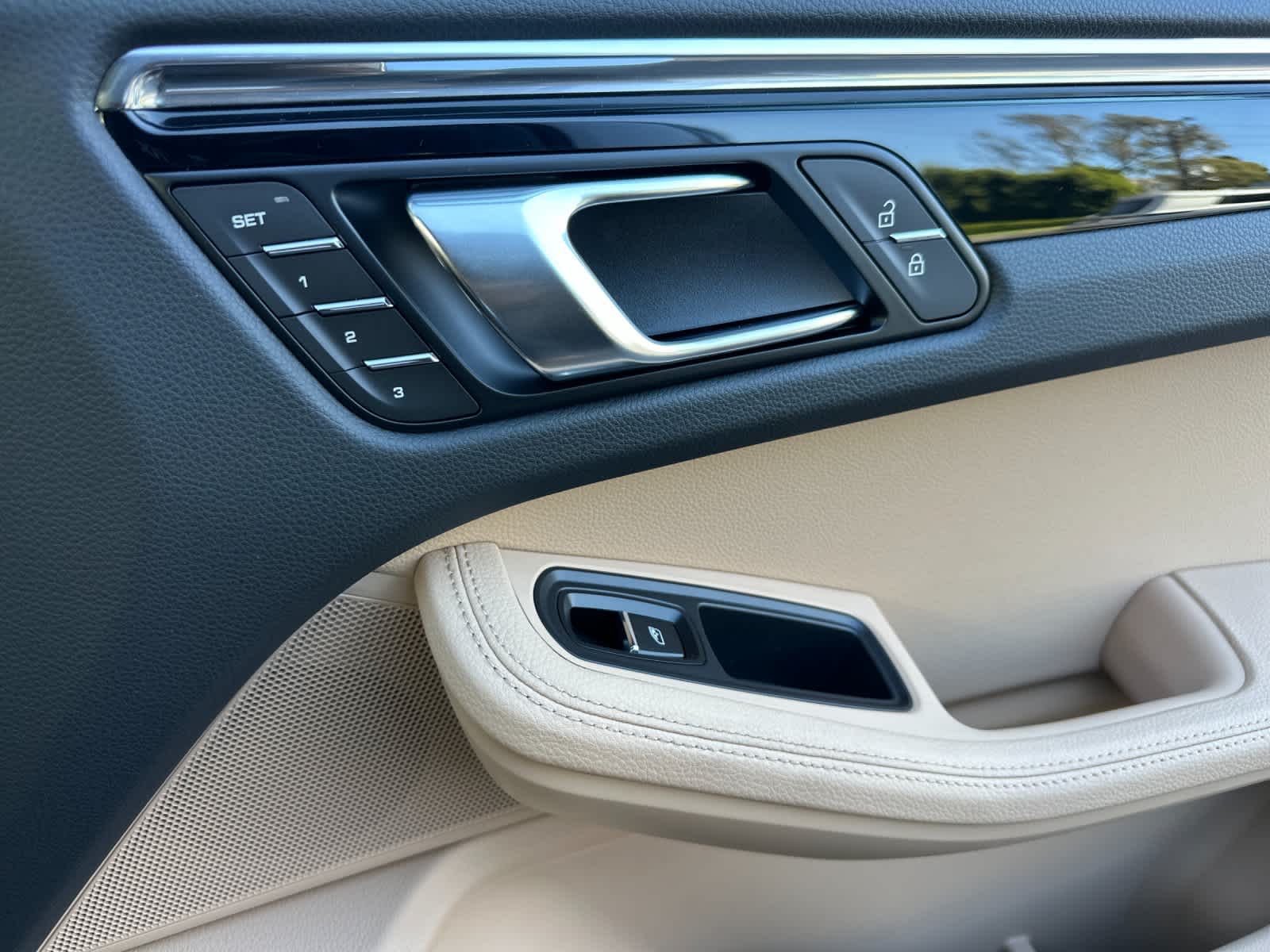 Thumbnail: 2026 Porsche Macan - 19