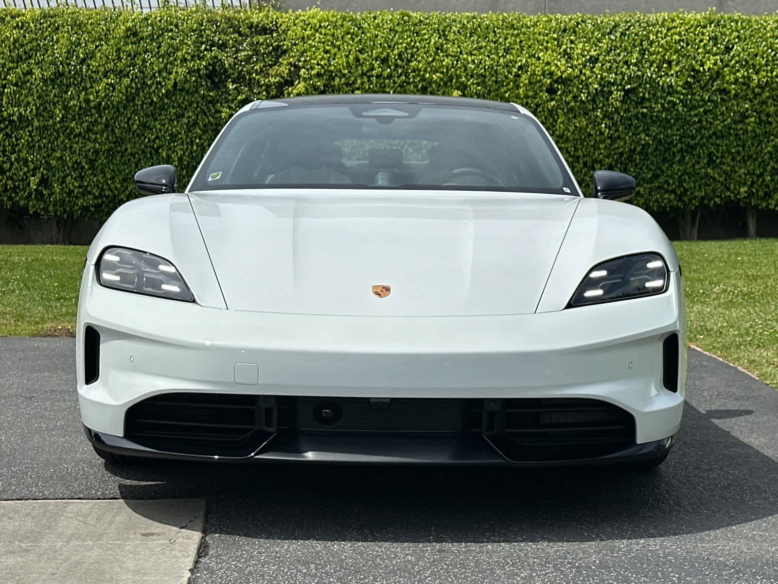Thumbnail: 2026 Porsche Taycan - 11