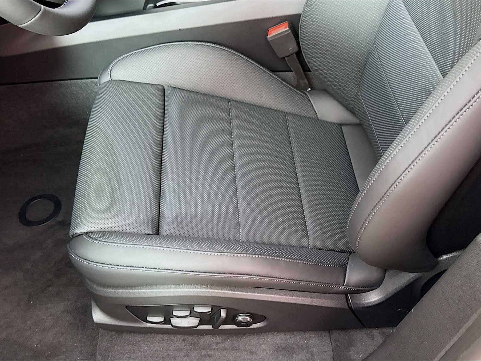 Thumbnail: 2025 Porsche Macan - 15