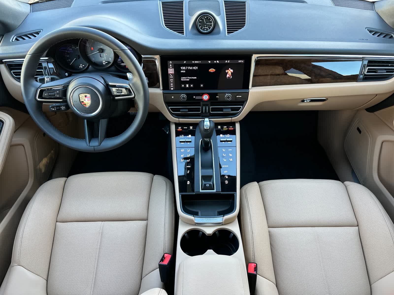 Thumbnail: 2026 Porsche Macan - 6