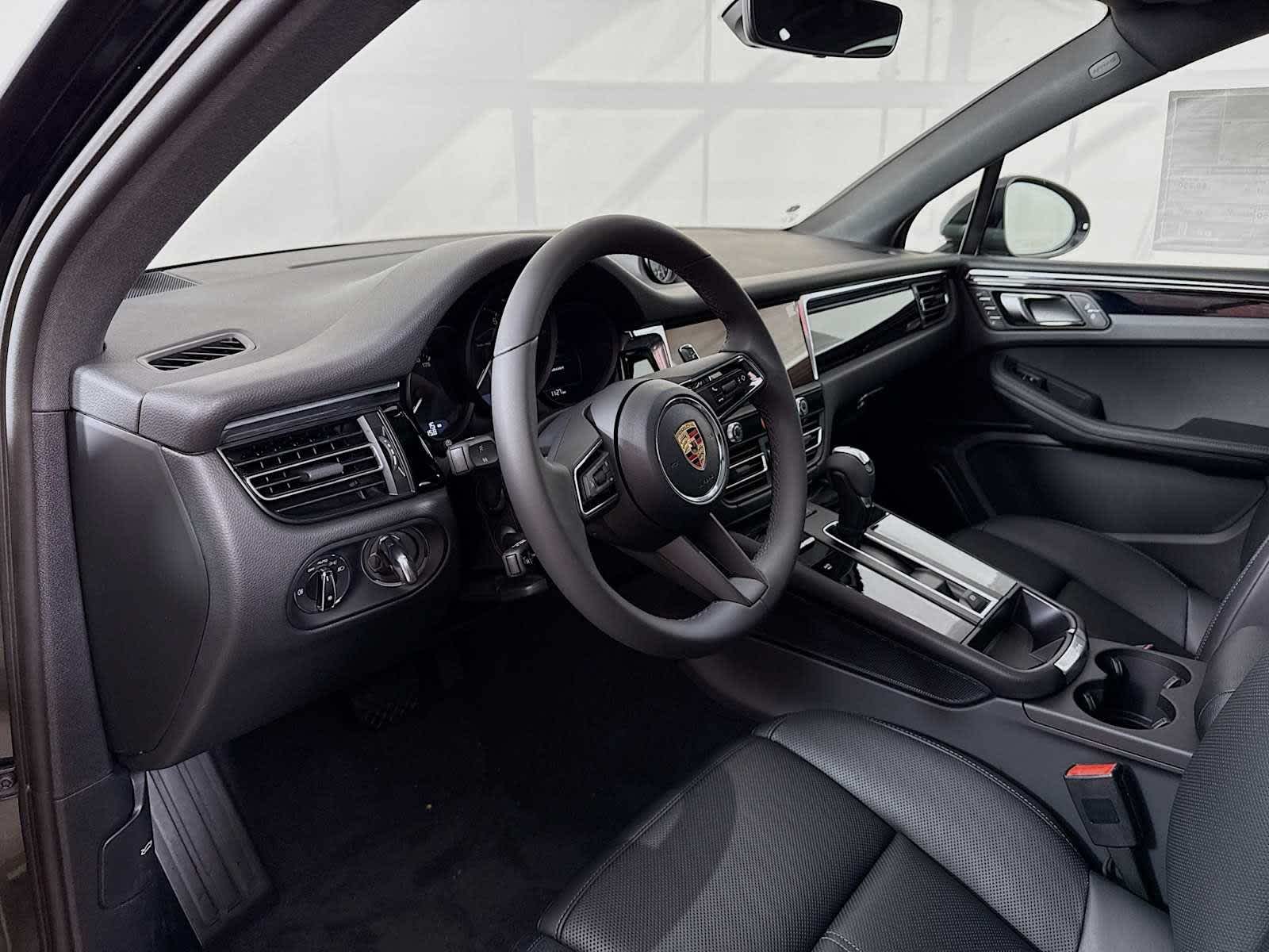 Thumbnail: 2026 Porsche Macan - 4