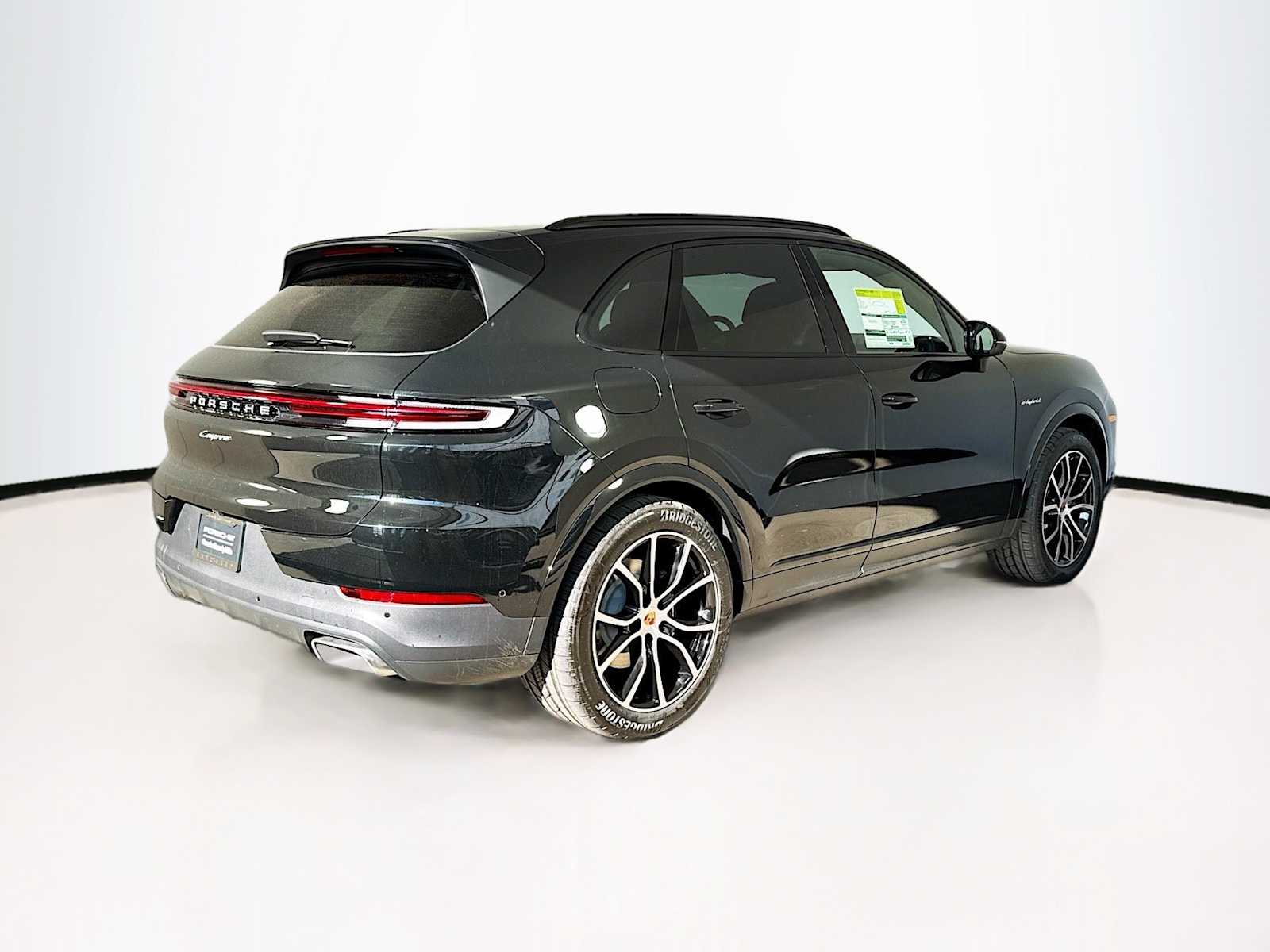 Thumbnail: 2026 Porsche Cayenne - 9