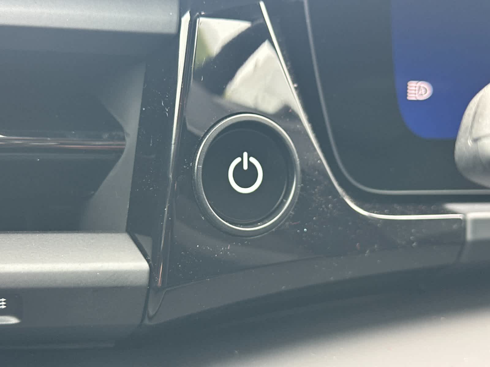 Thumbnail: 2026 Porsche Macan - 25