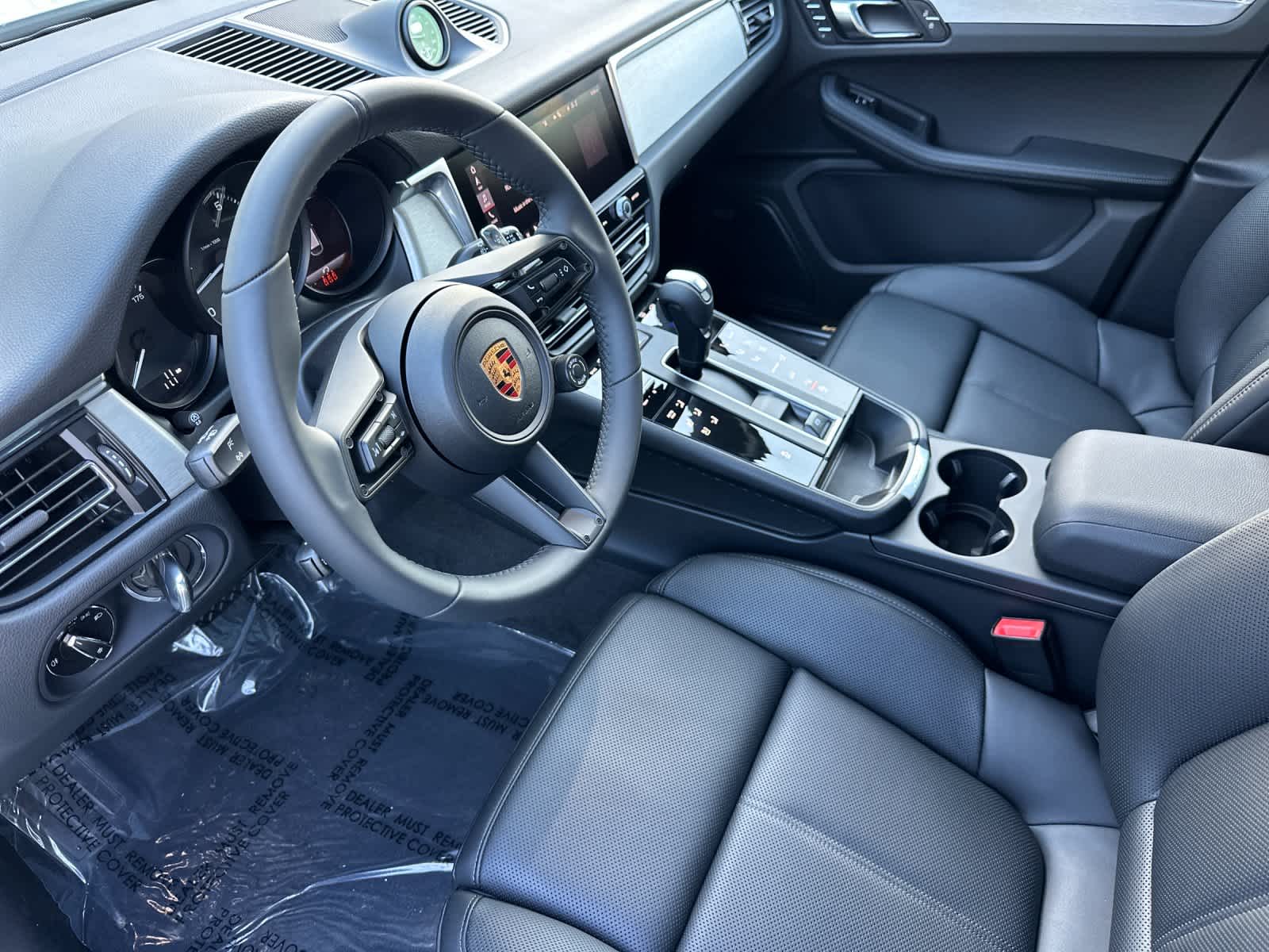 Thumbnail: 2026 Porsche Macan - 4