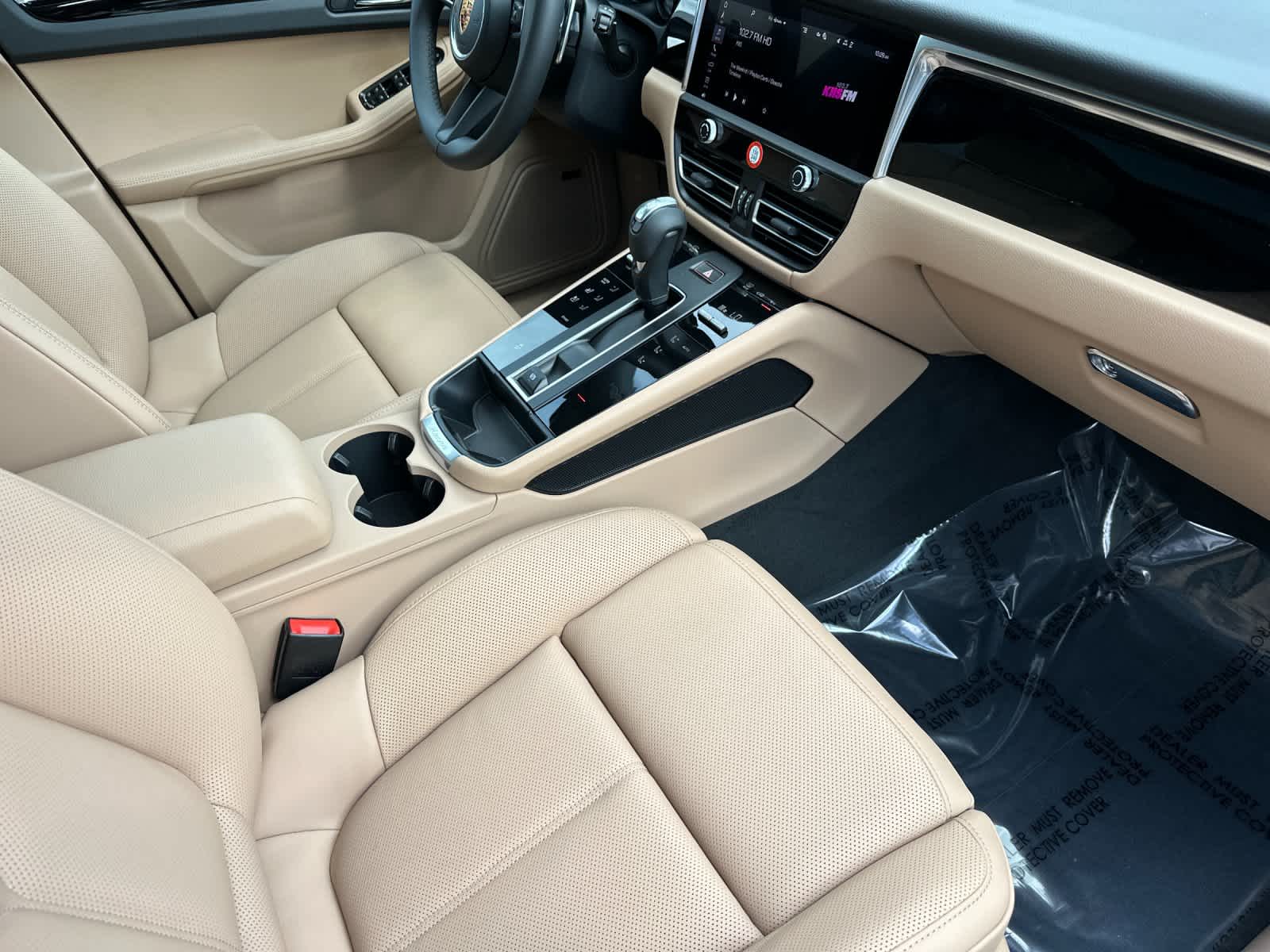 Thumbnail: 2026 Porsche Macan - 17