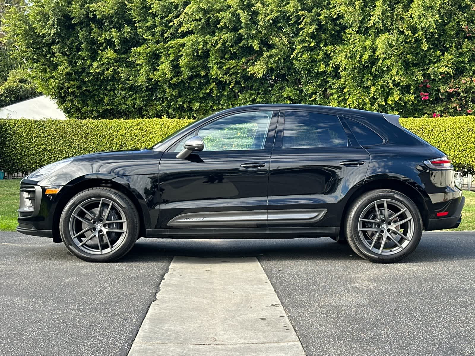 Thumbnail: 2025 Porsche Macan - 2