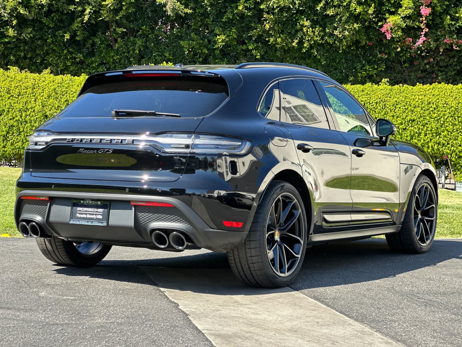 Thumbnail: 2026 Porsche Macan - 8