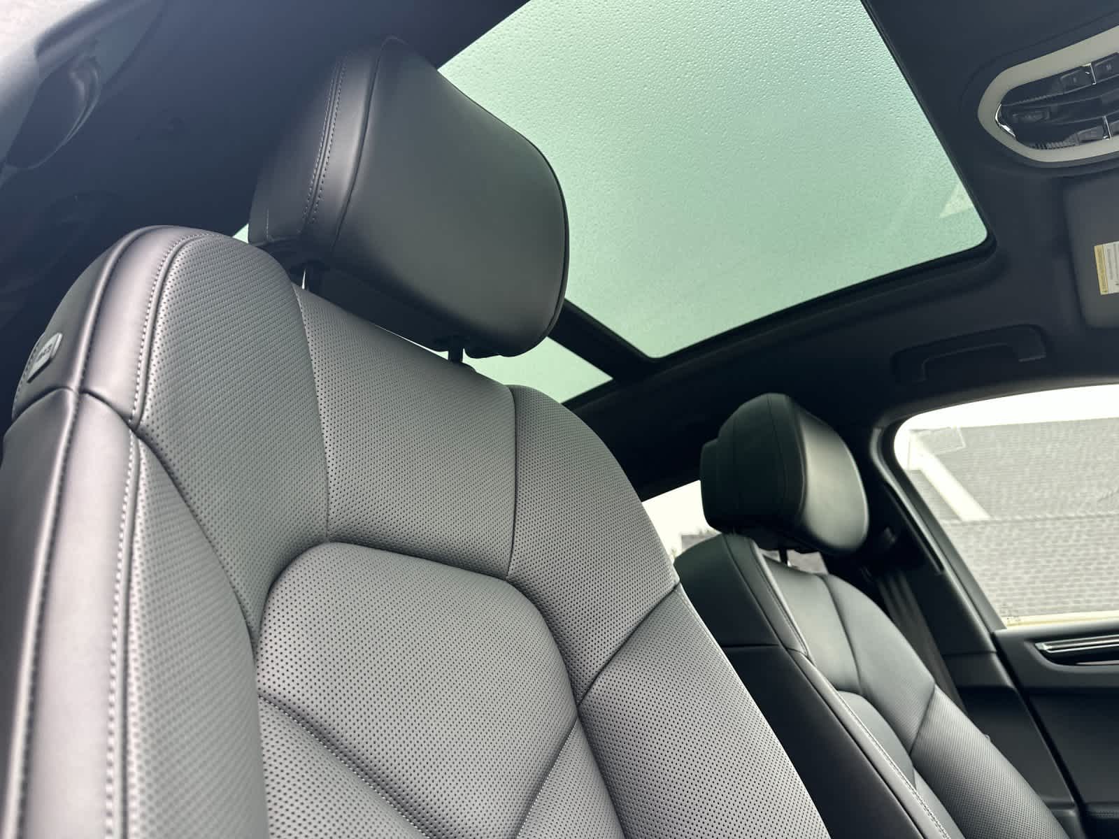 Thumbnail: 2026 Porsche Macan - 18