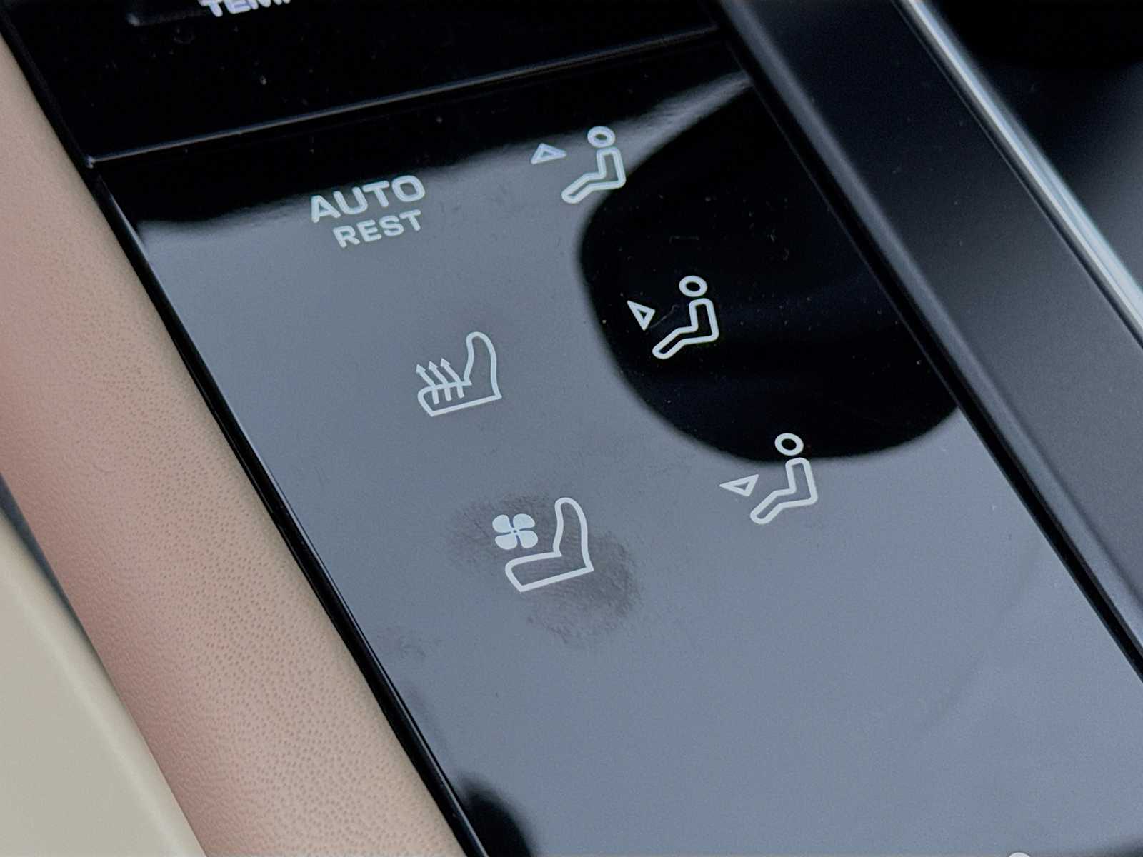 Thumbnail: 2026 Porsche Macan - 16