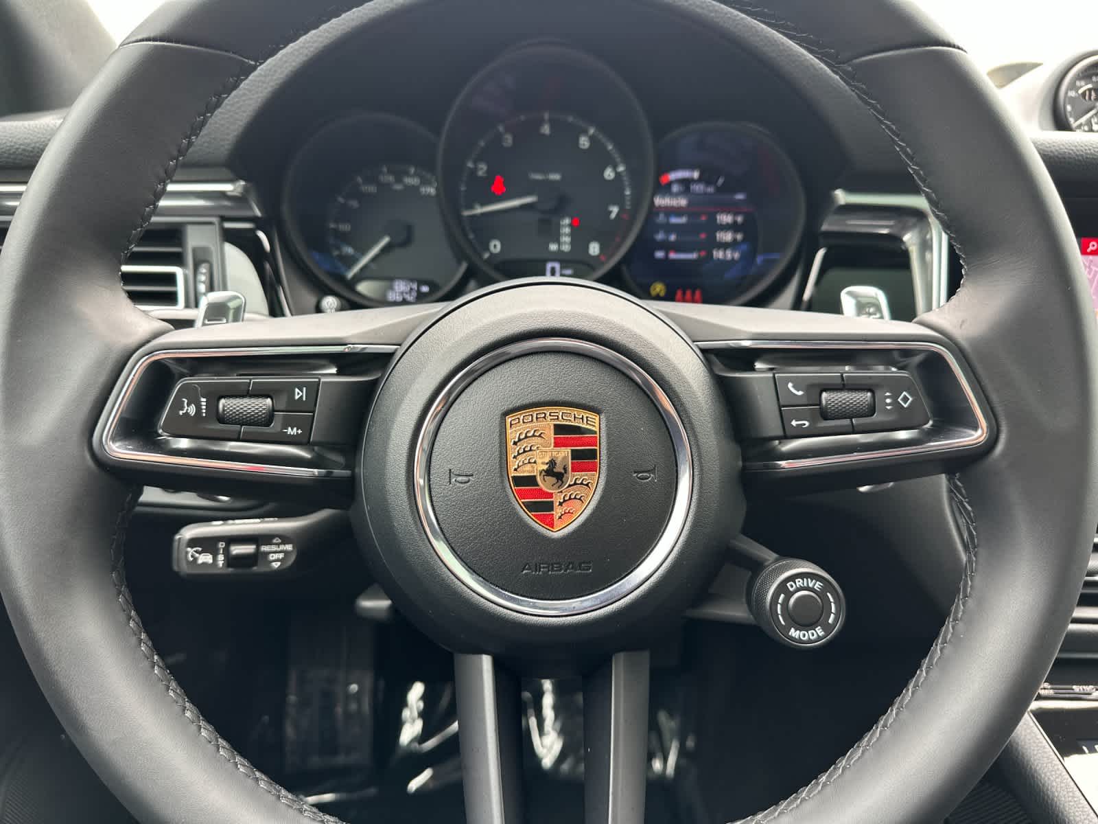 Thumbnail: 2026 Porsche Macan - 26