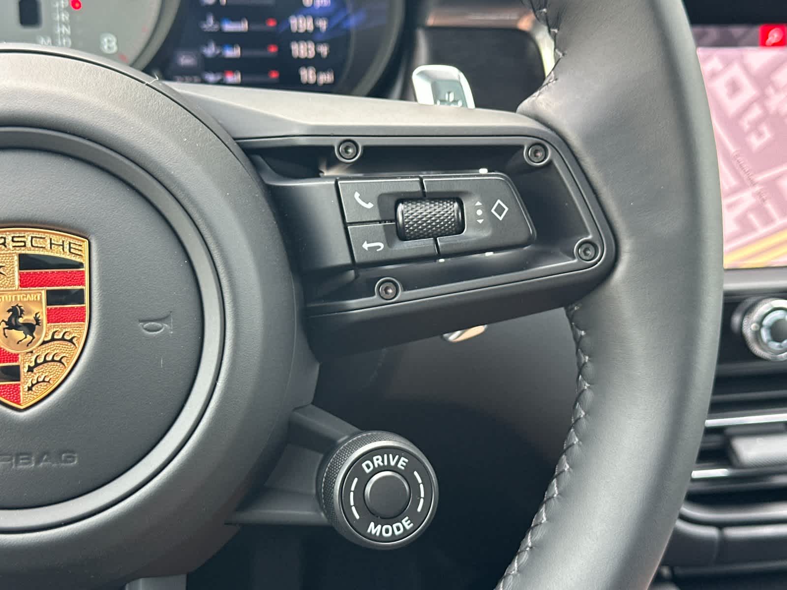 Thumbnail: 2026 Porsche Macan - 28
