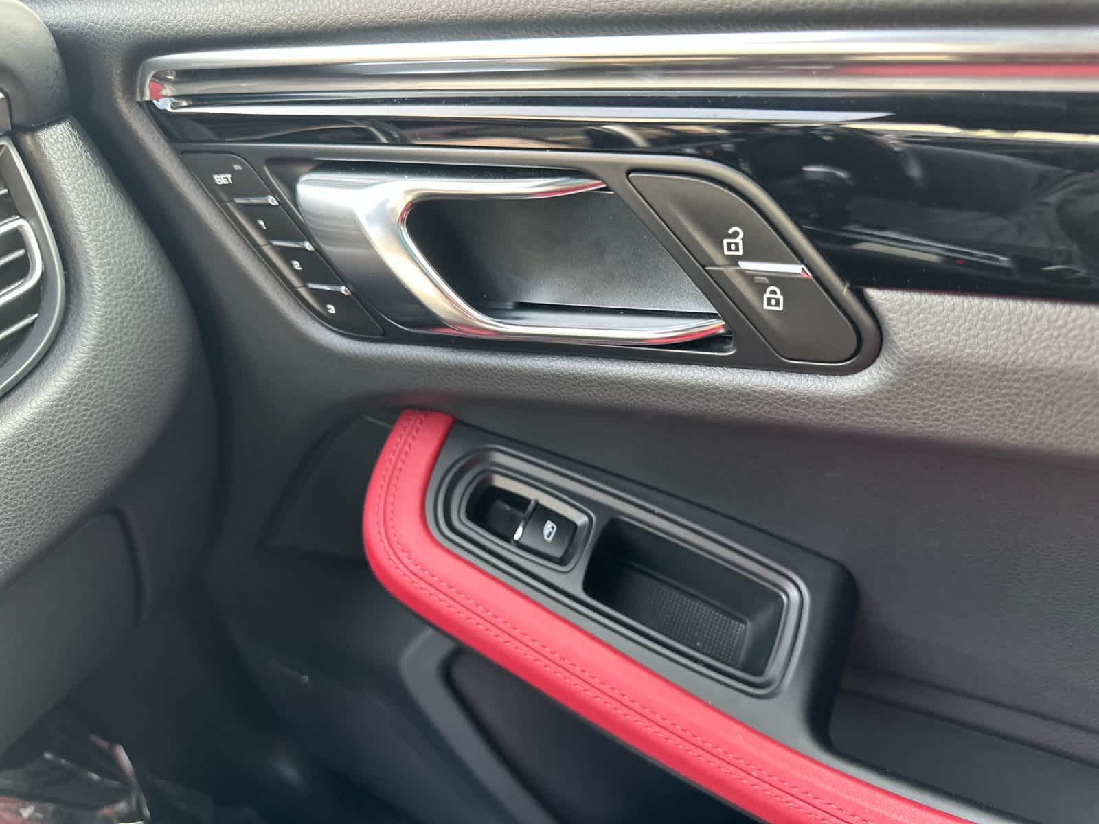 Thumbnail: 2025 Porsche Macan - 19