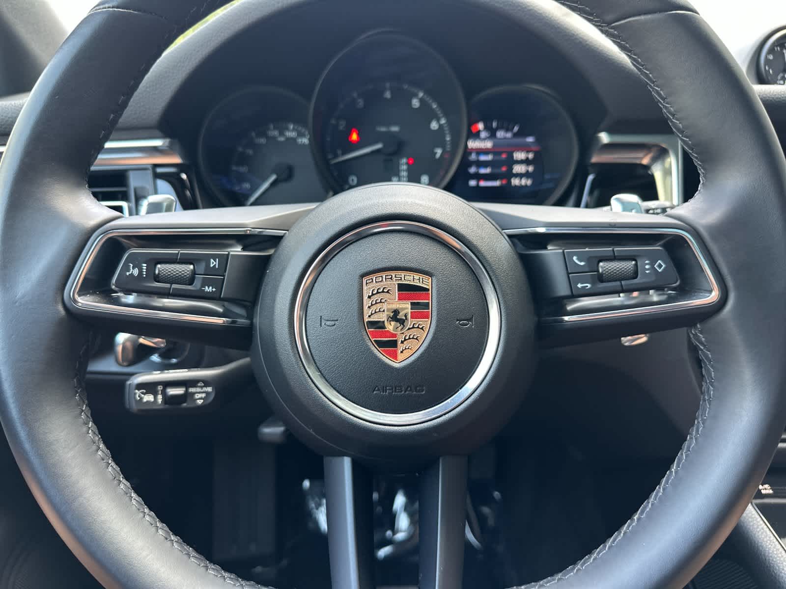 Thumbnail: 2023 Porsche Macan - 24