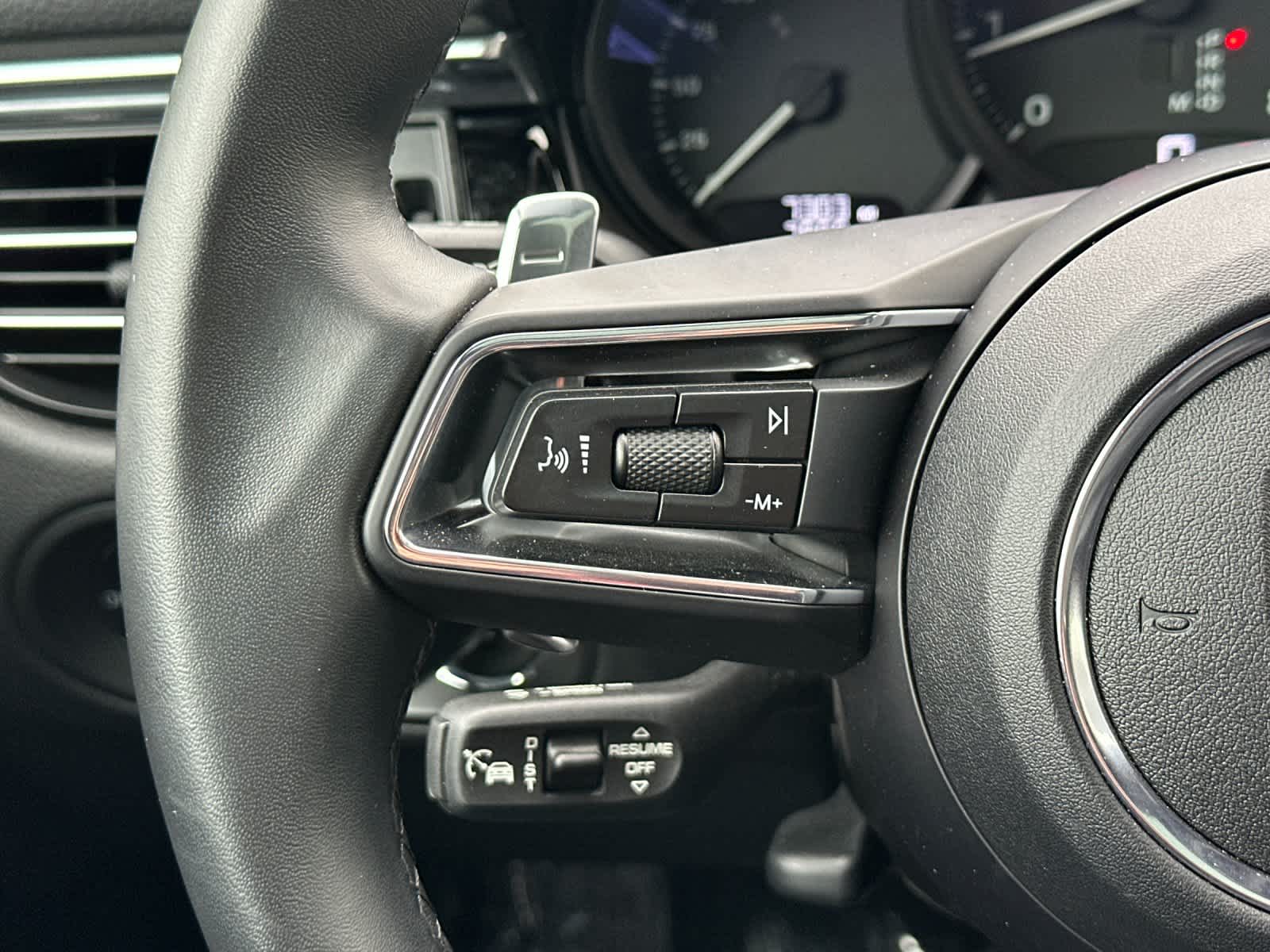 Thumbnail: 2025 Porsche Macan - 26