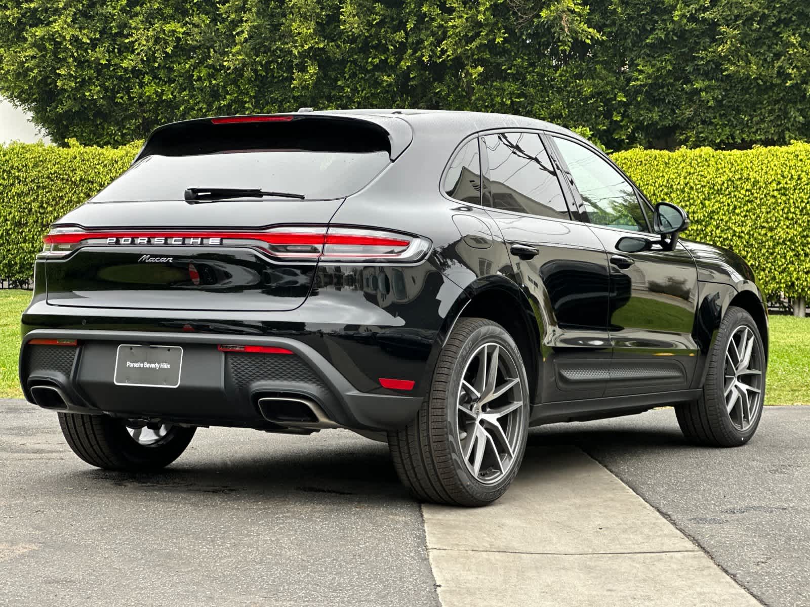 Thumbnail: 2026 Porsche Macan - 8