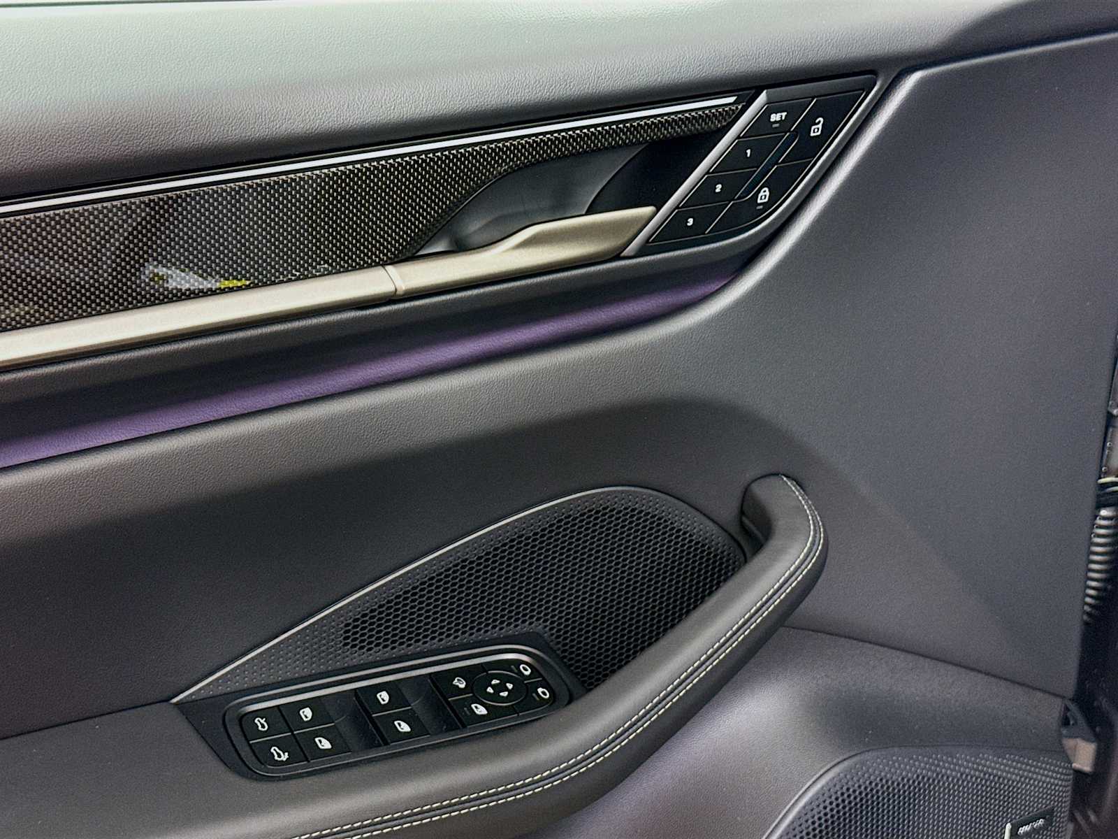 Thumbnail: 2025 Porsche Macan - 14