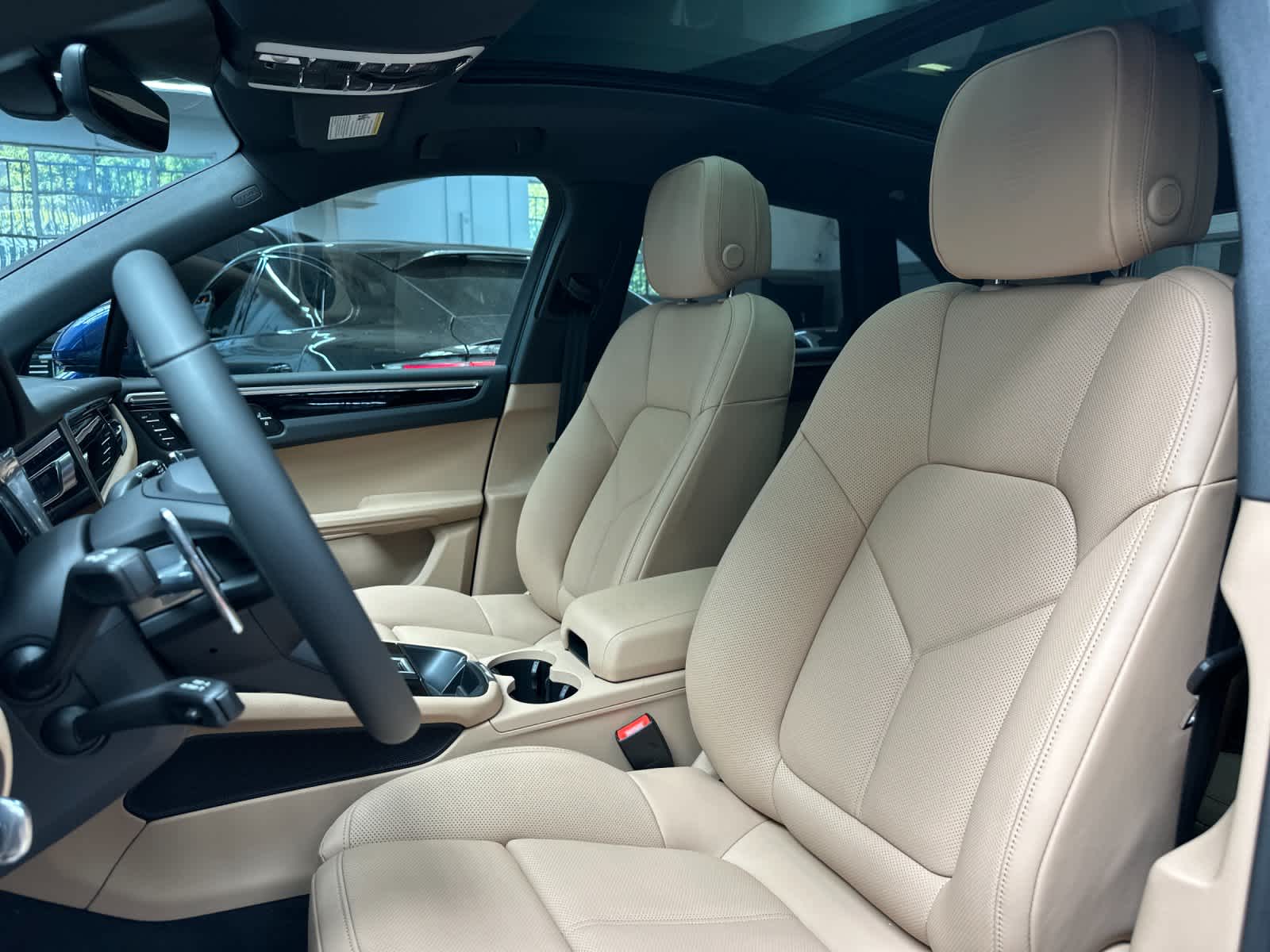 Thumbnail: 2026 Porsche Macan - 5