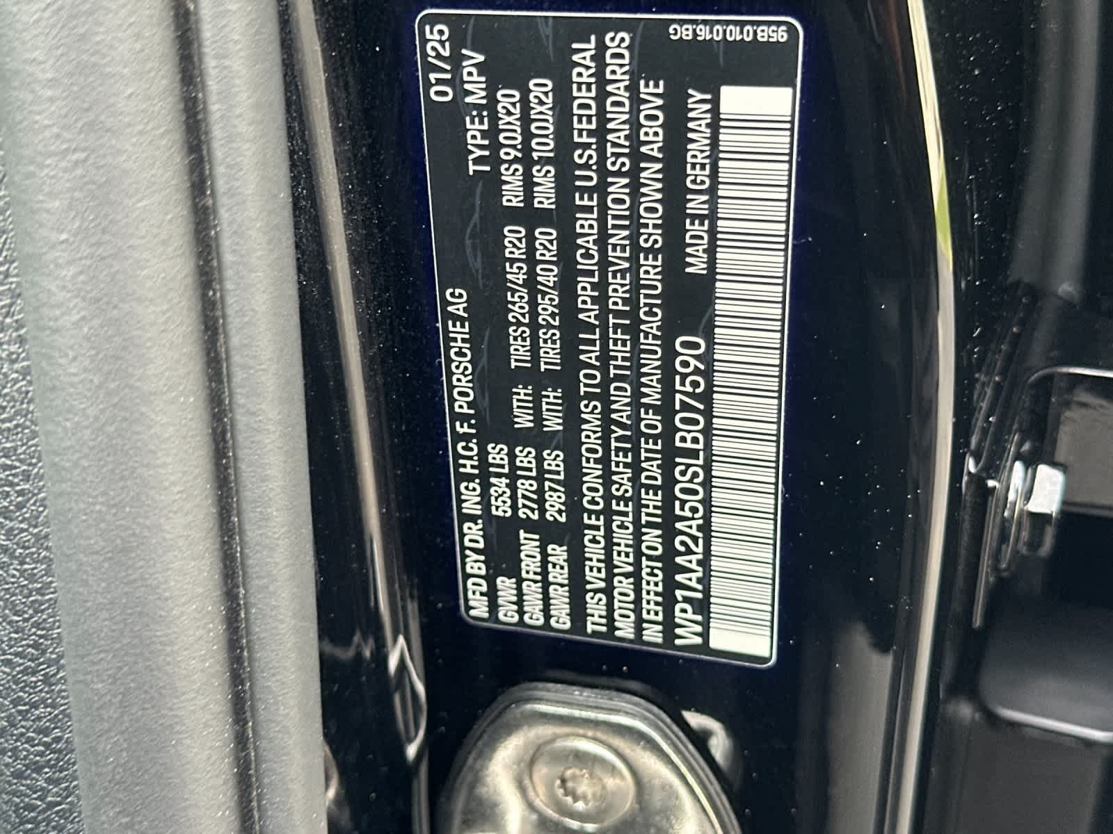 Thumbnail: 2025 Porsche Macan - 34