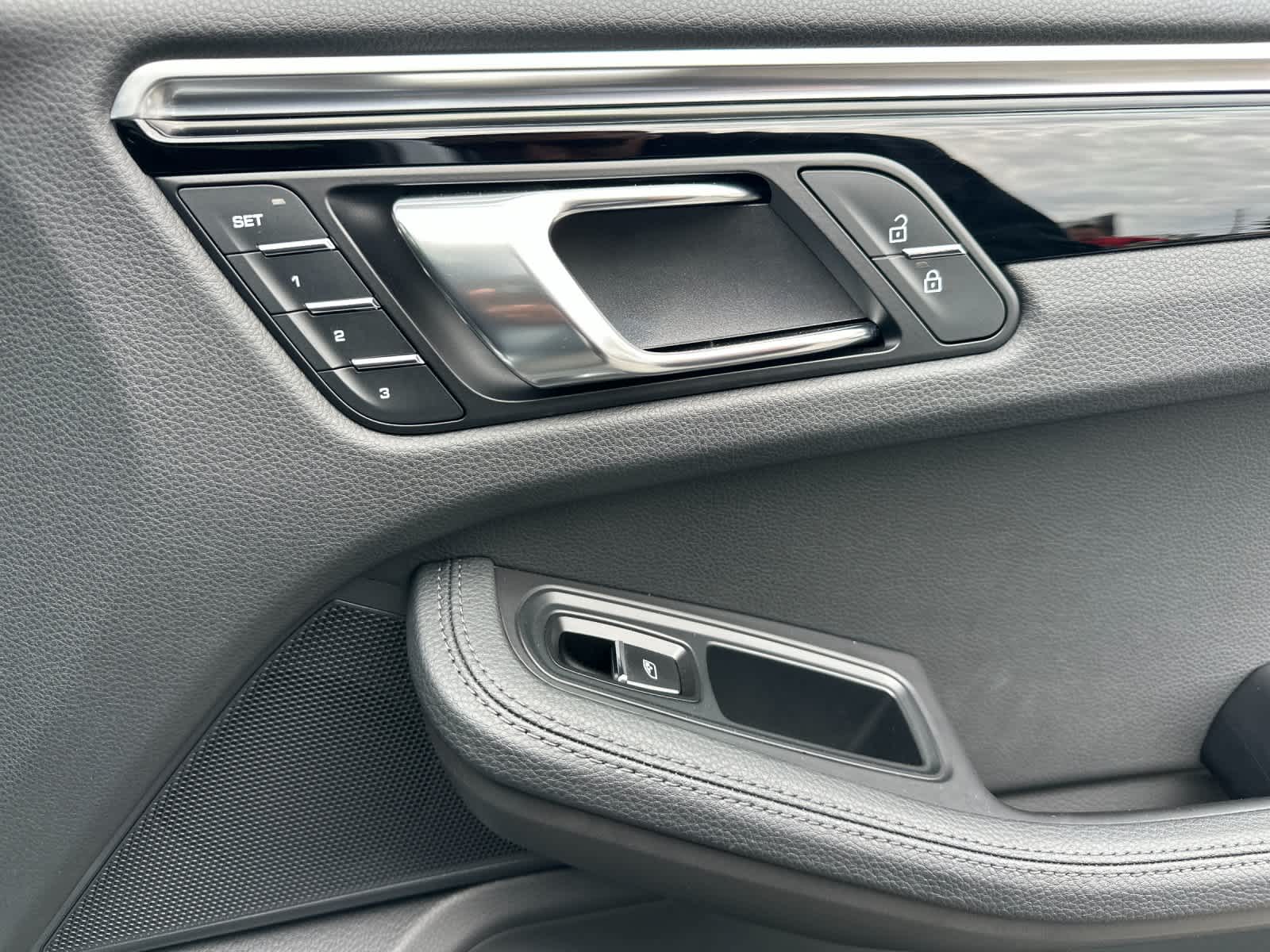 Thumbnail: 2023 Porsche Macan - 20