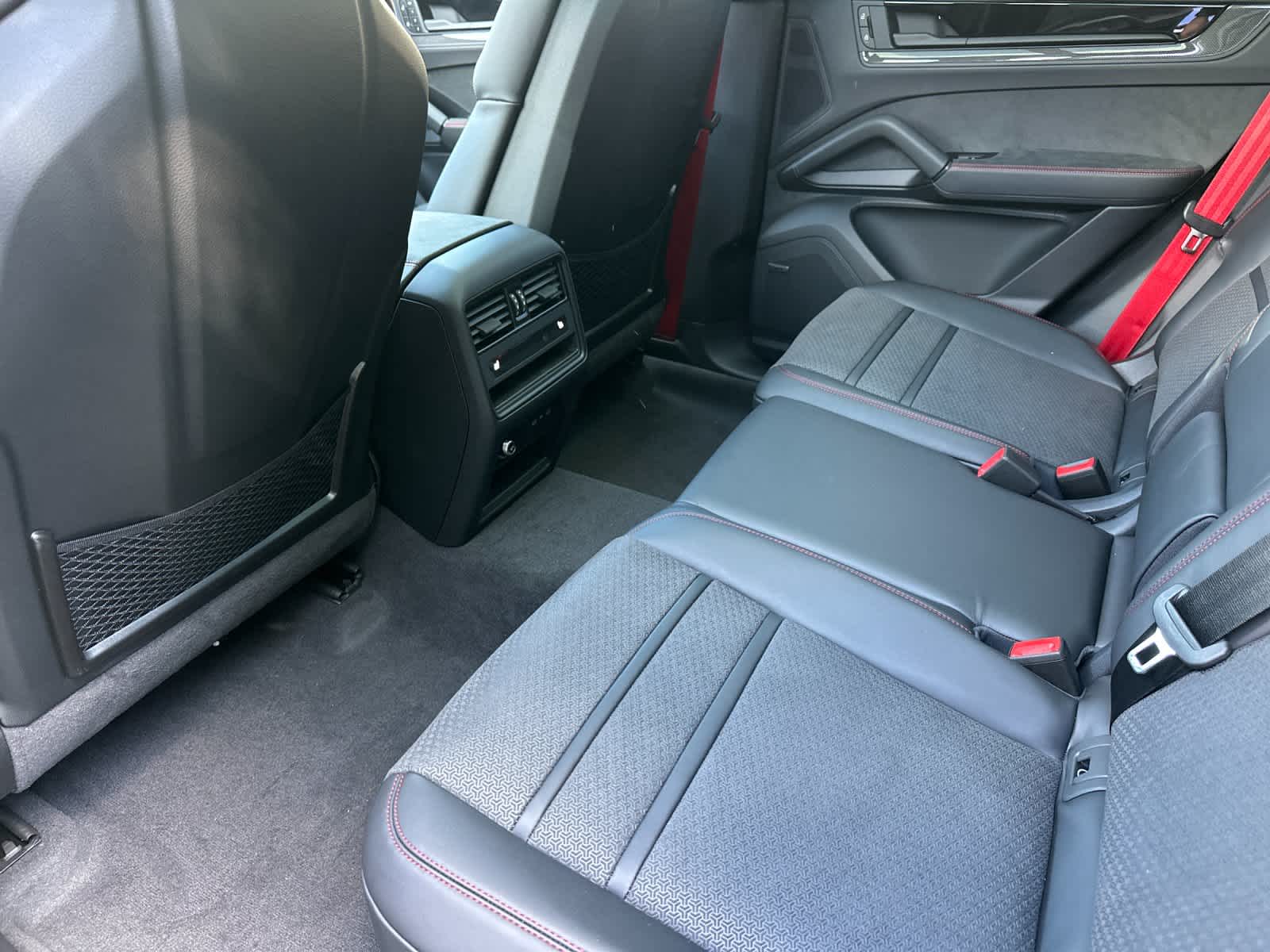 Thumbnail: 2026 Porsche Cayenne - 13