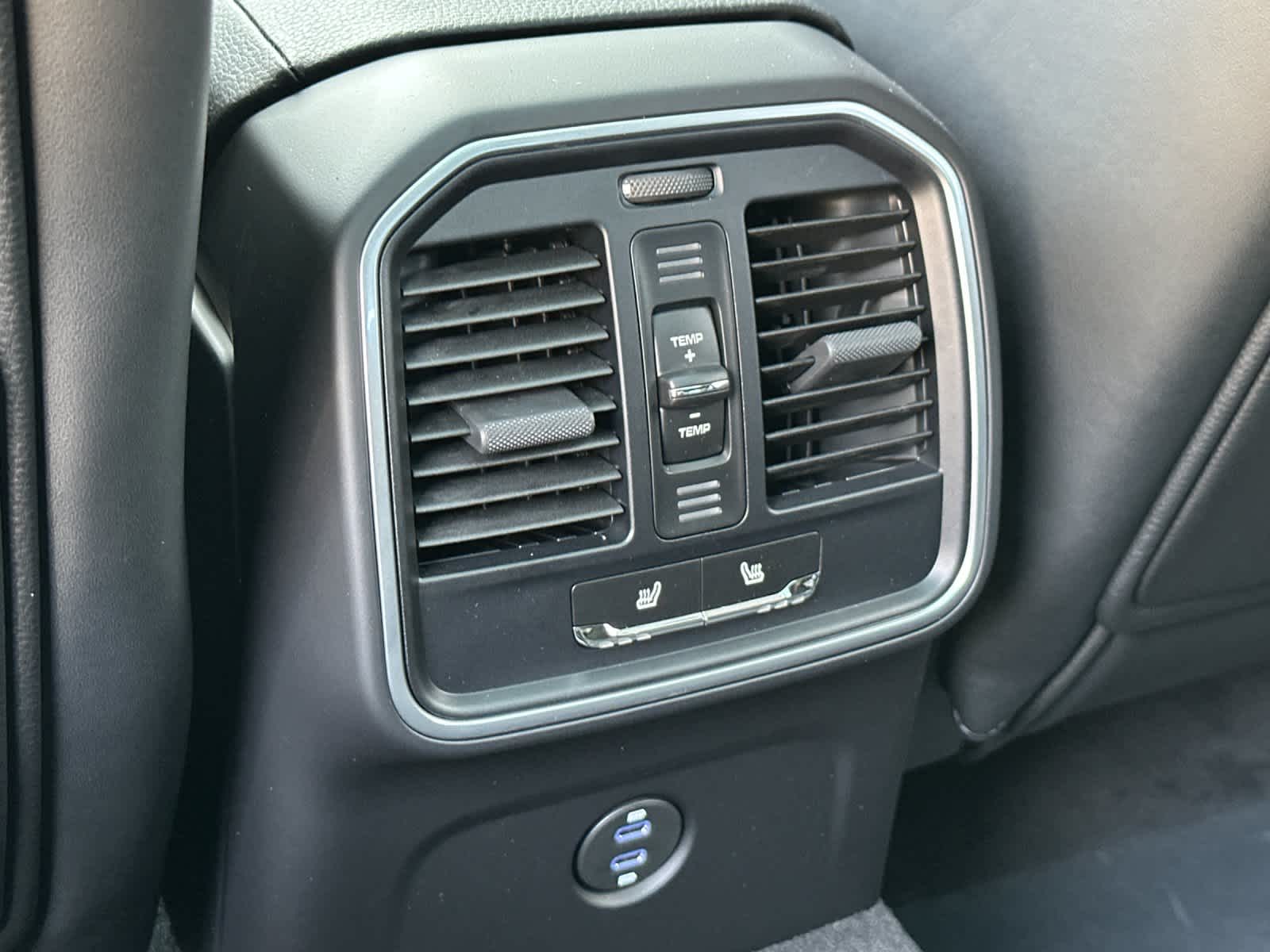 Thumbnail: 2026 Porsche Macan - 14