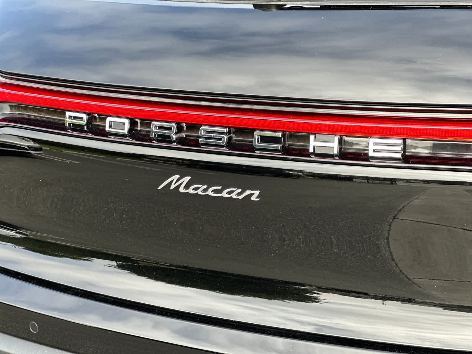 Thumbnail: 2026 Porsche Macan - 32