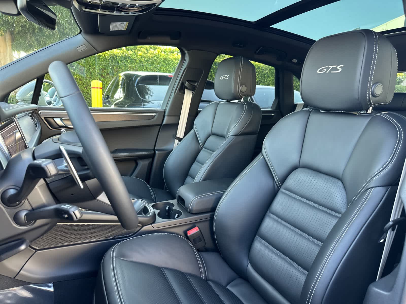 Thumbnail: 2026 Porsche Macan - 5