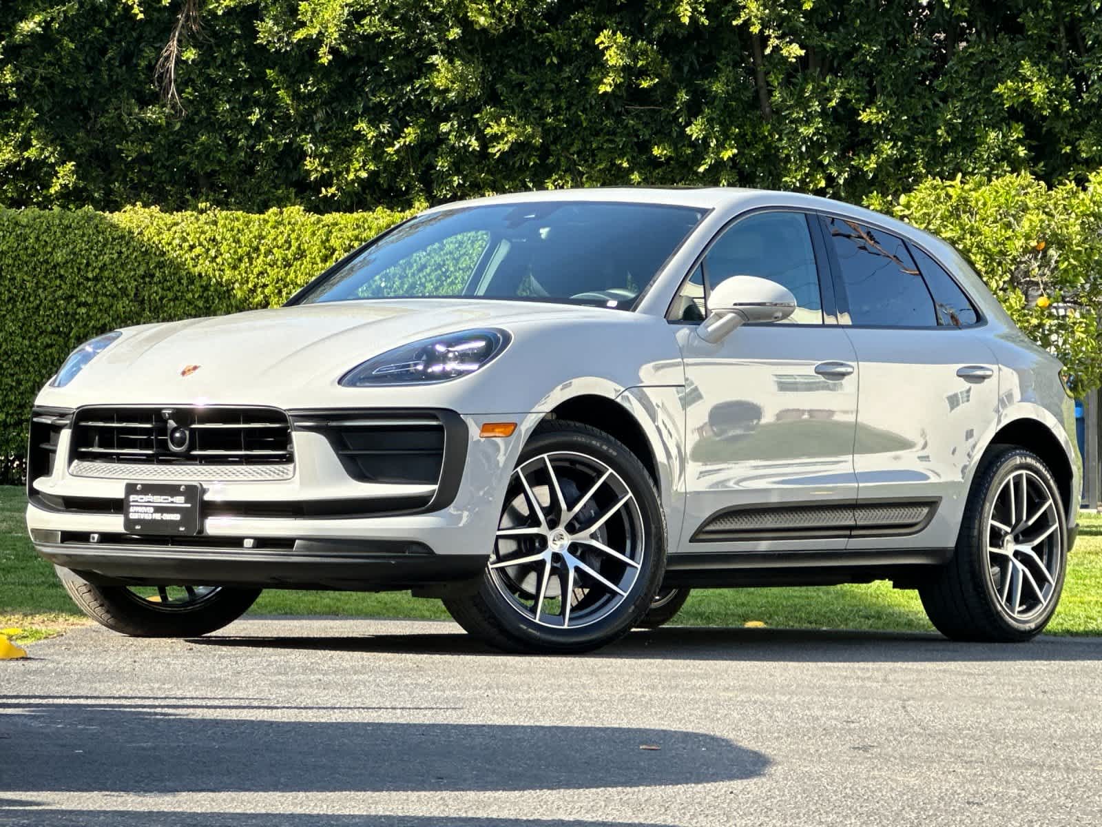Thumbnail: 2025 Porsche Macan - 1